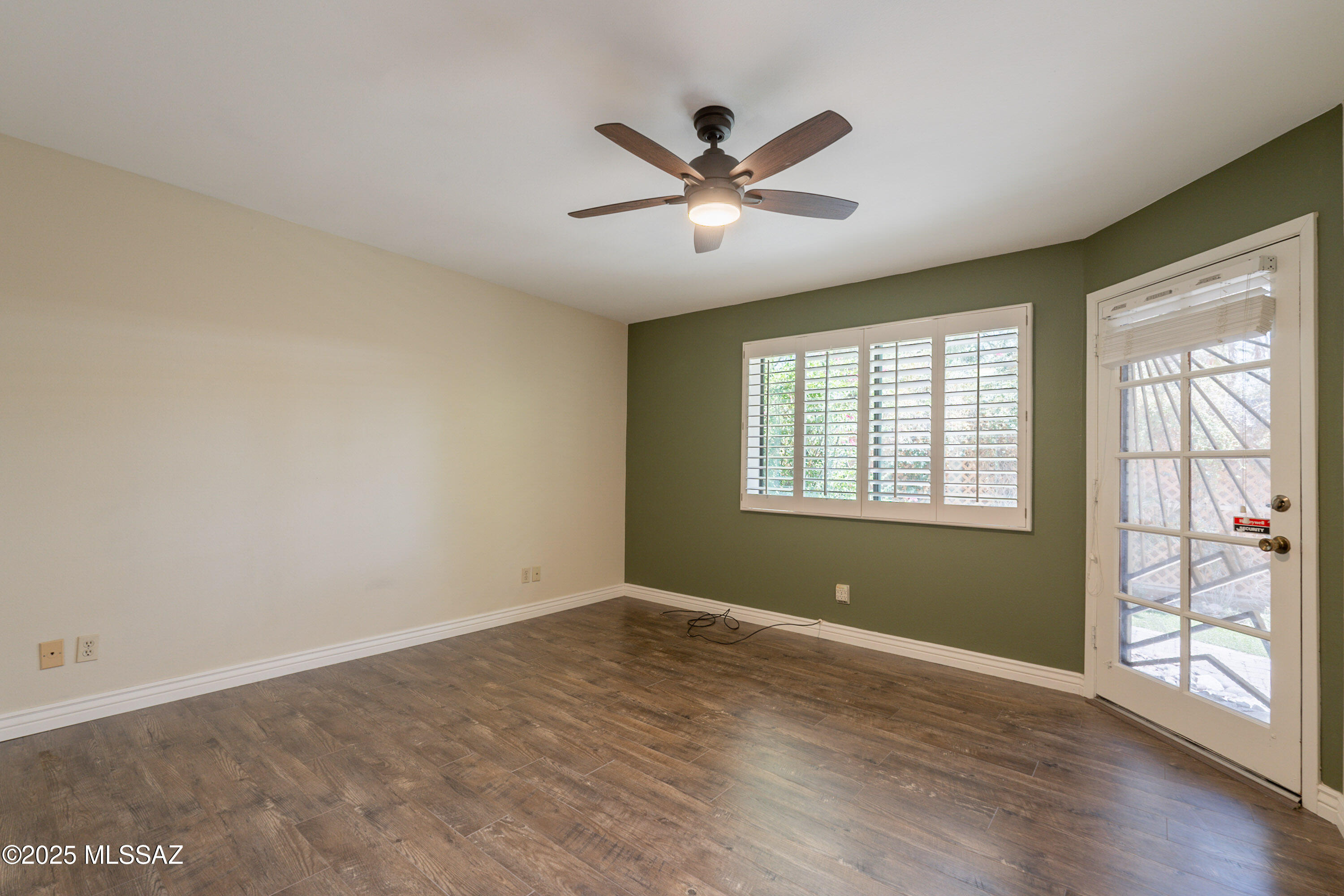 Executive Townhomes (1-16) - Residential