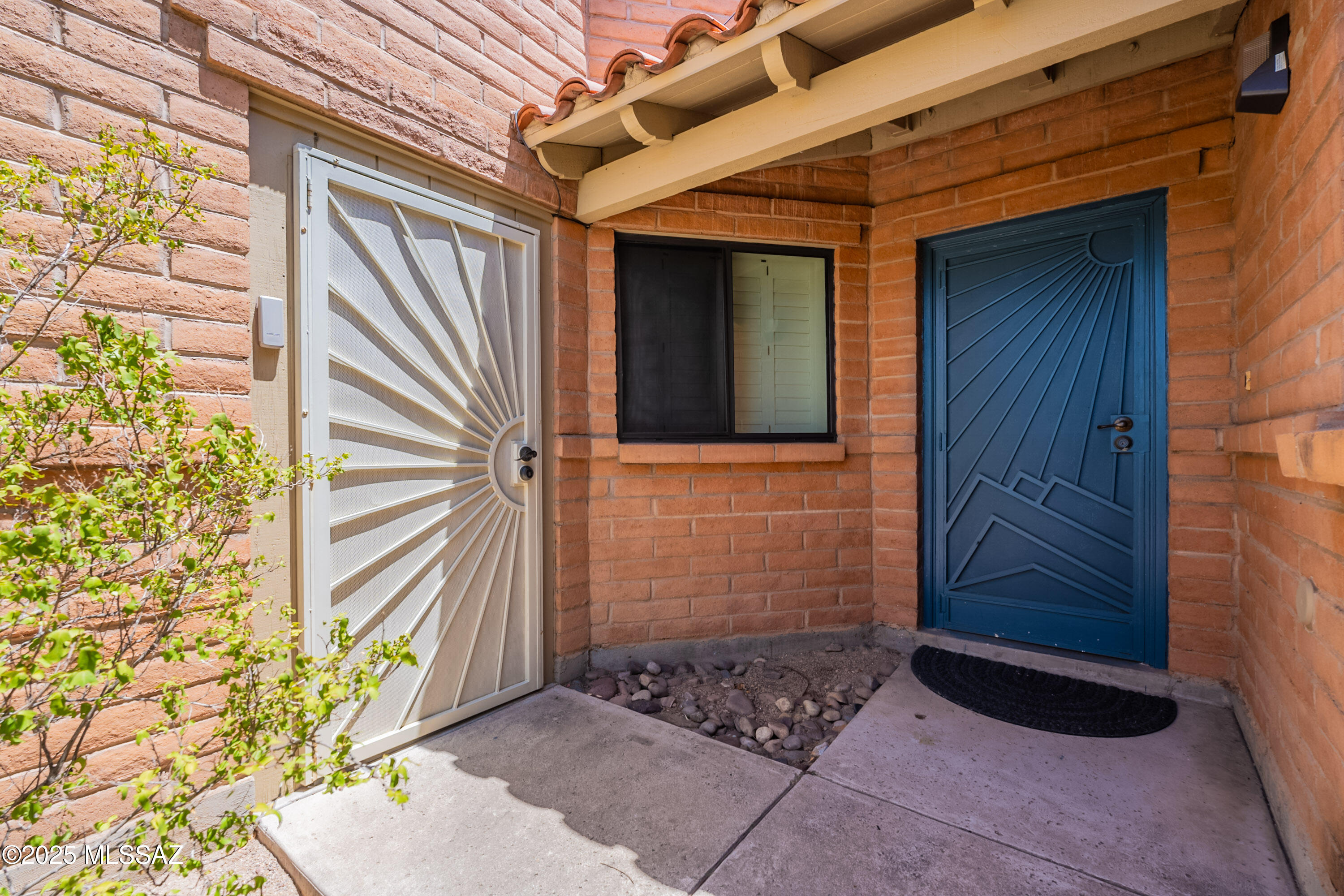 Executive Townhomes (1-16) - Residential