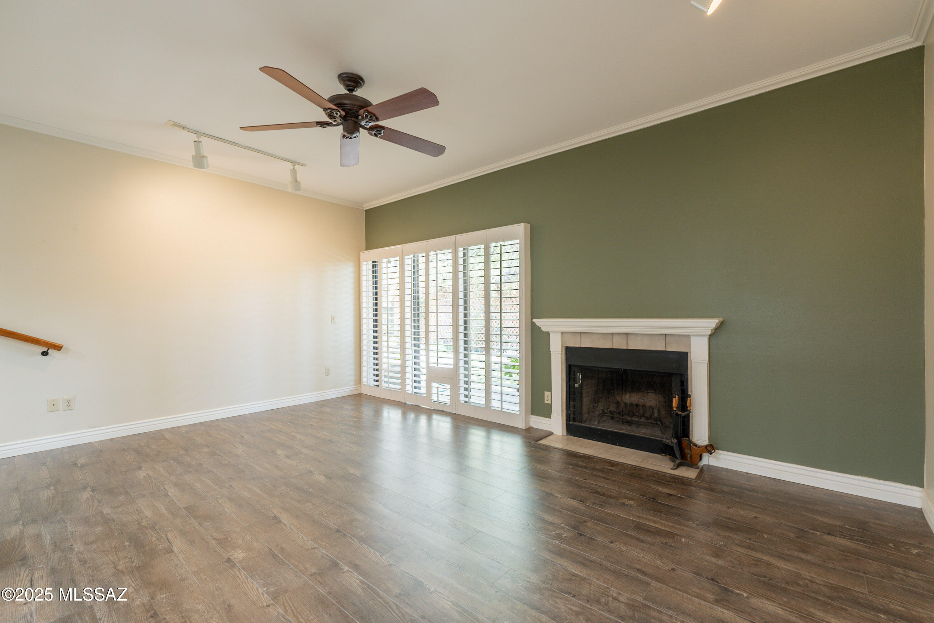 Executive Townhomes (1-16) - Residential