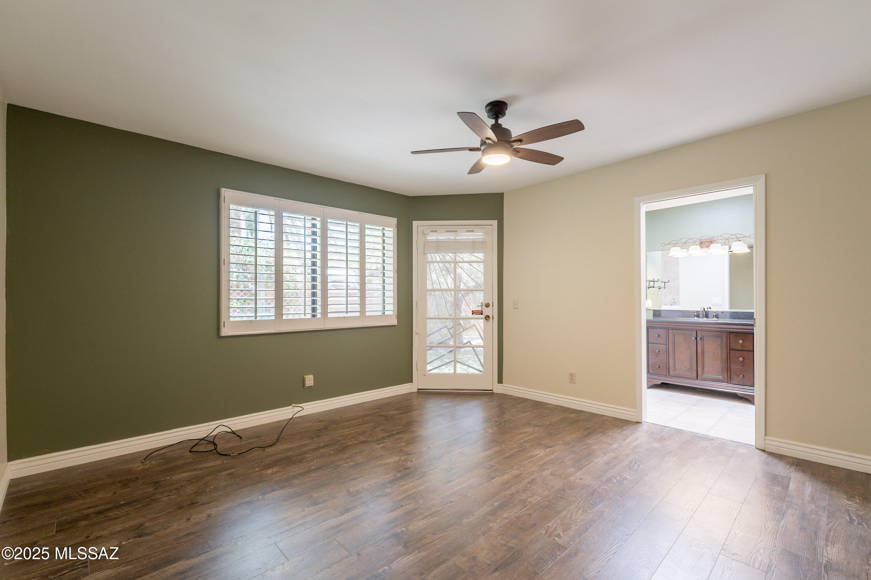 Executive Townhomes (1-16) - Residential