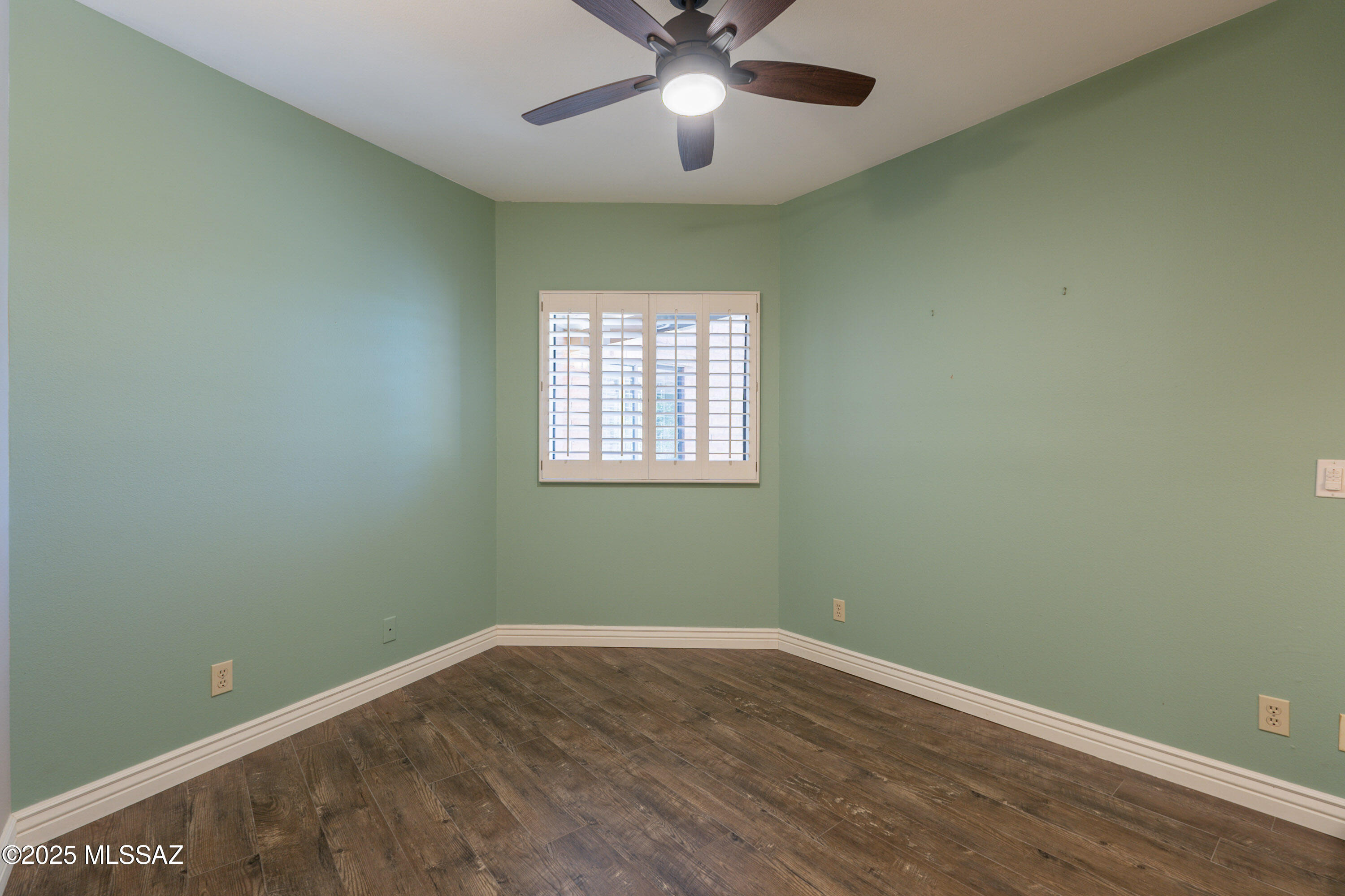 Executive Townhomes (1-16) - Residential