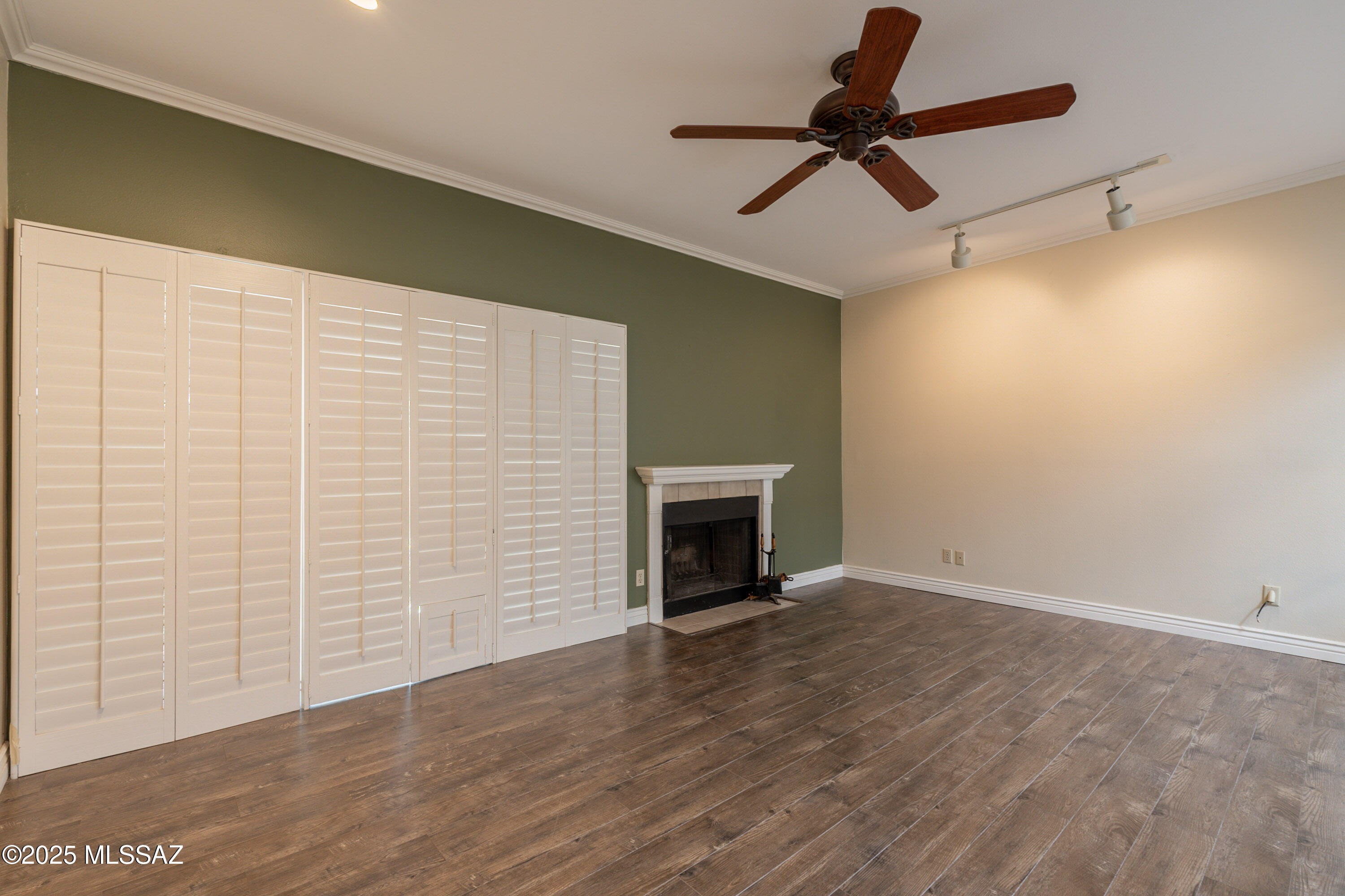Executive Townhomes (1-16) - Residential
