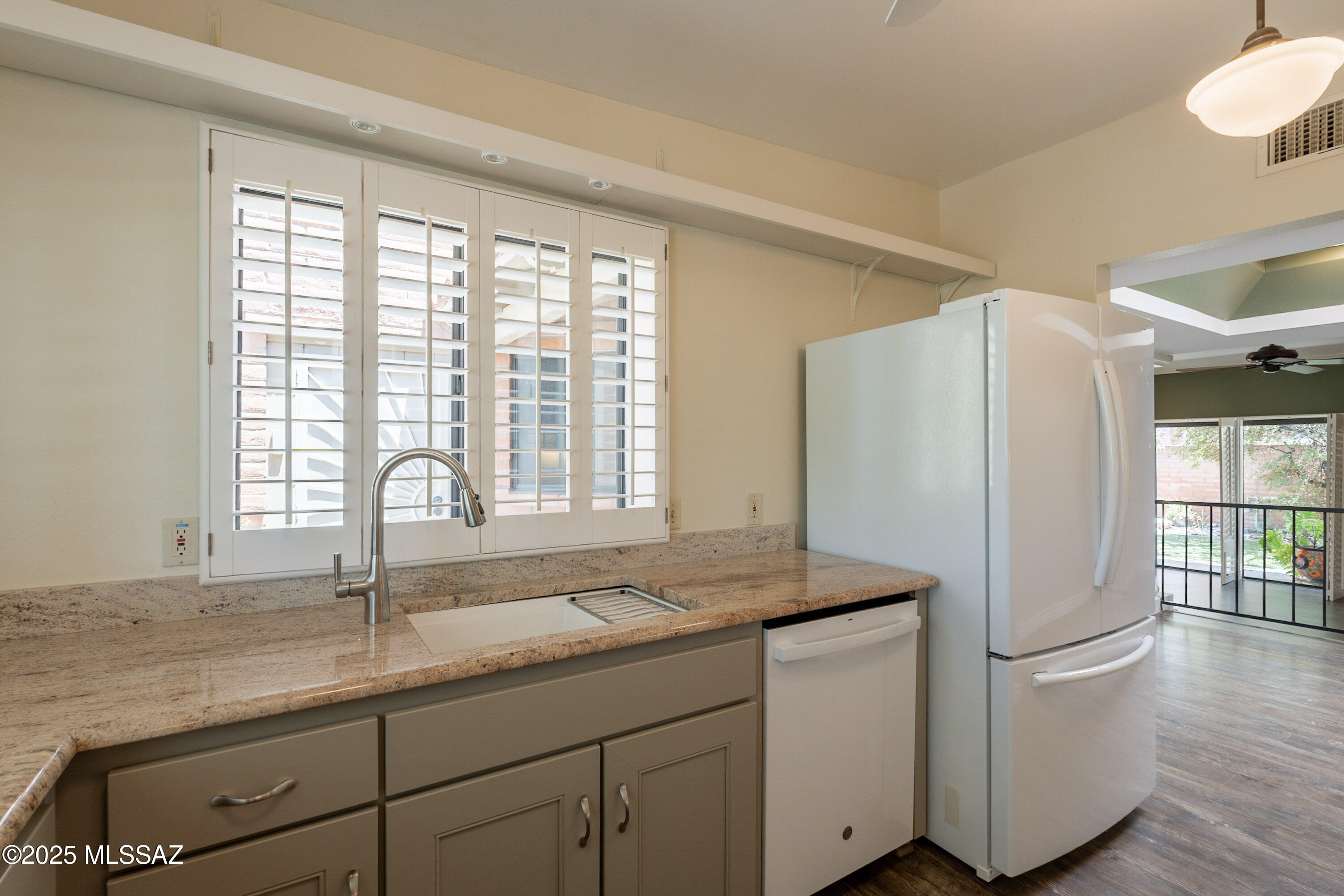 Executive Townhomes (1-16) - Residential