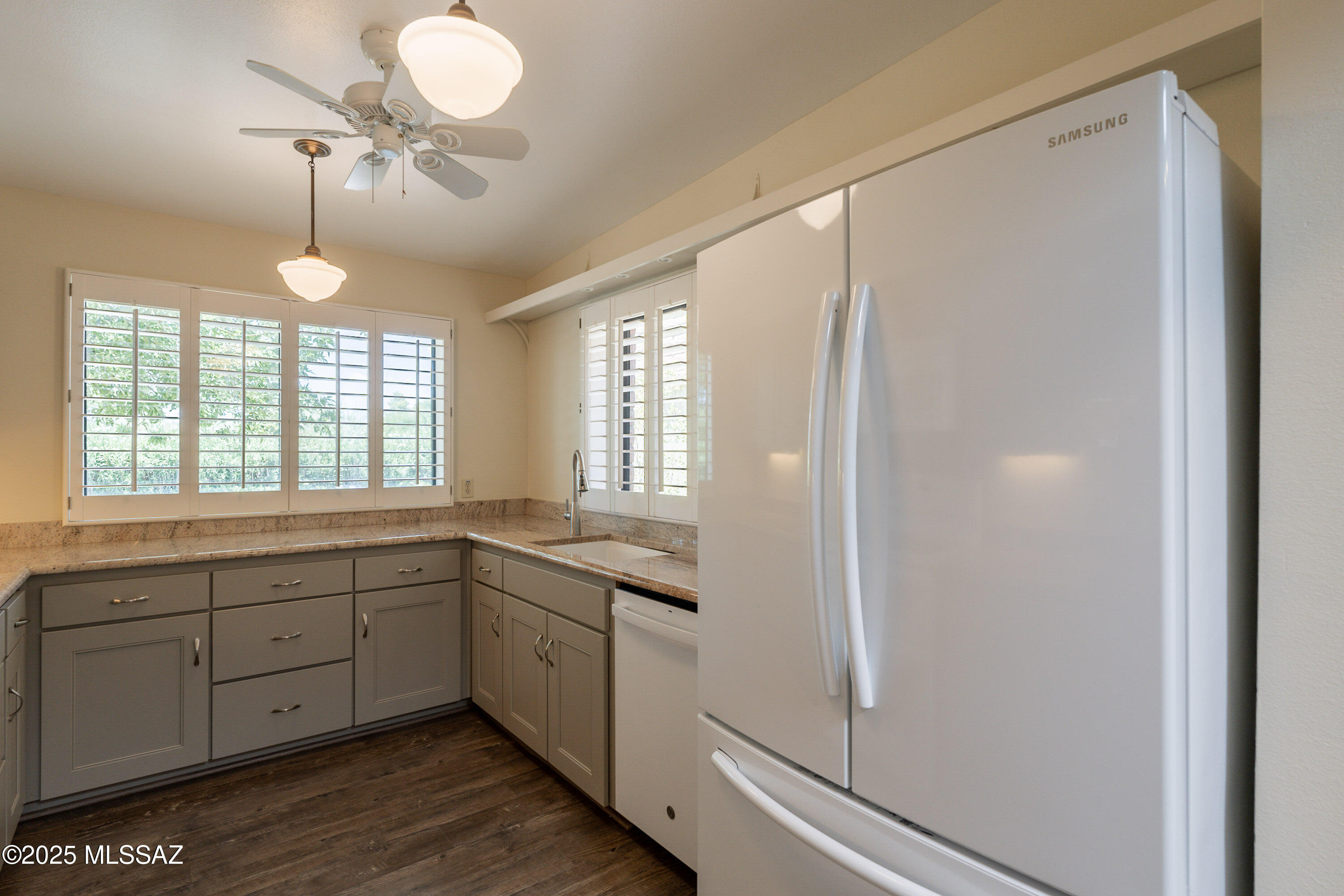 Executive Townhomes (1-16) - Residential