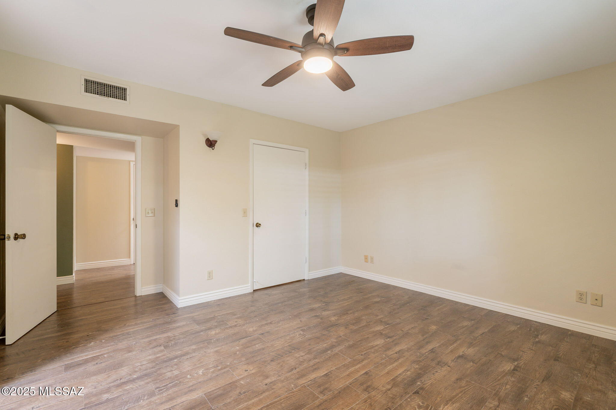 Executive Townhomes (1-16) - Residential