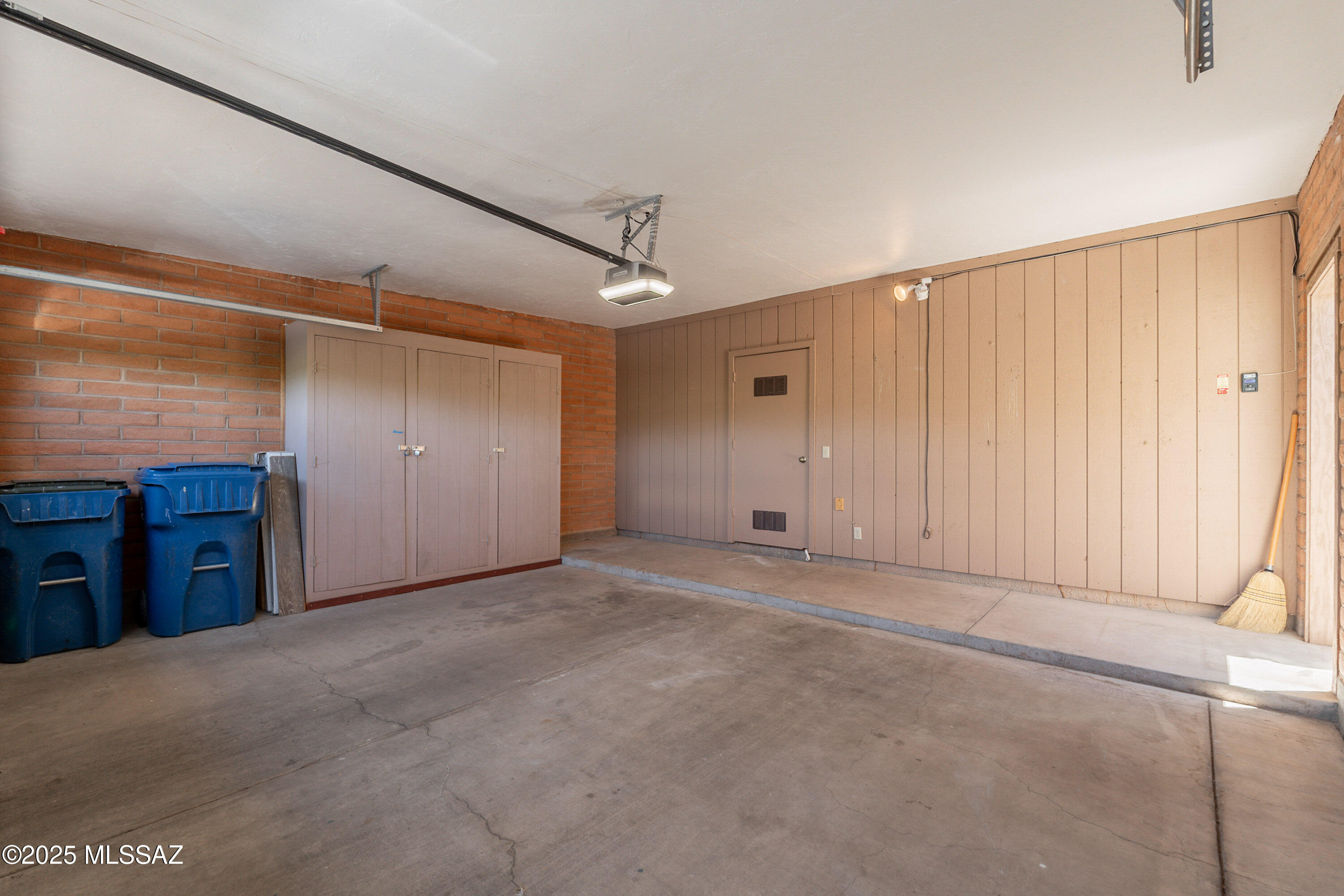 Executive Townhomes (1-16) - Residential