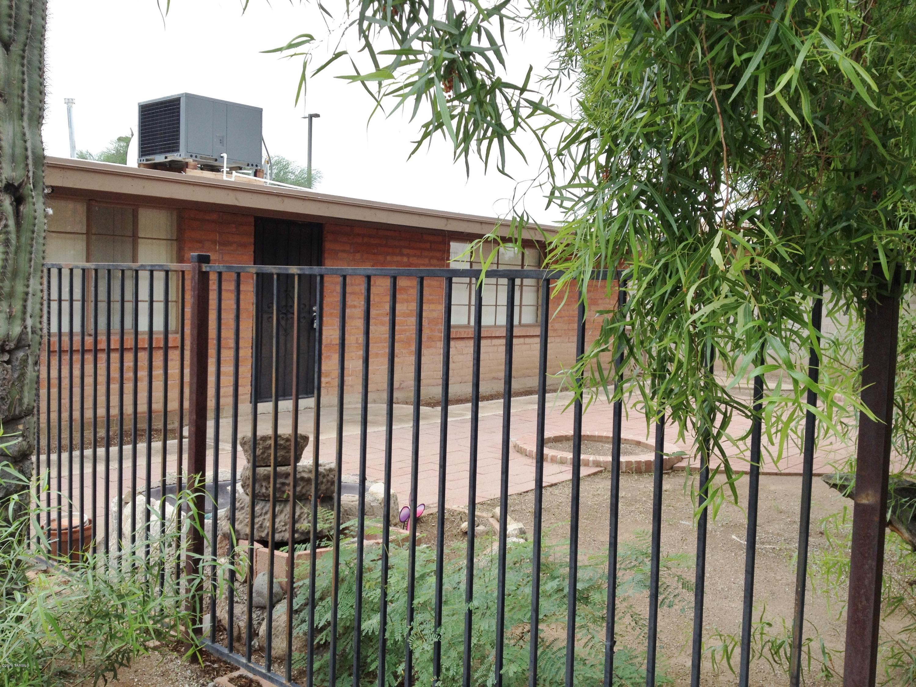 10 Unit complex consisting of 5 one bedrooms casitas and 5 two bedroom casitas, all individually placed on lot.  All are occupied with a lot of them having been upgraded with AC's and ceramic tile.  Owner is an AZ Licensed Real Estate Broker.