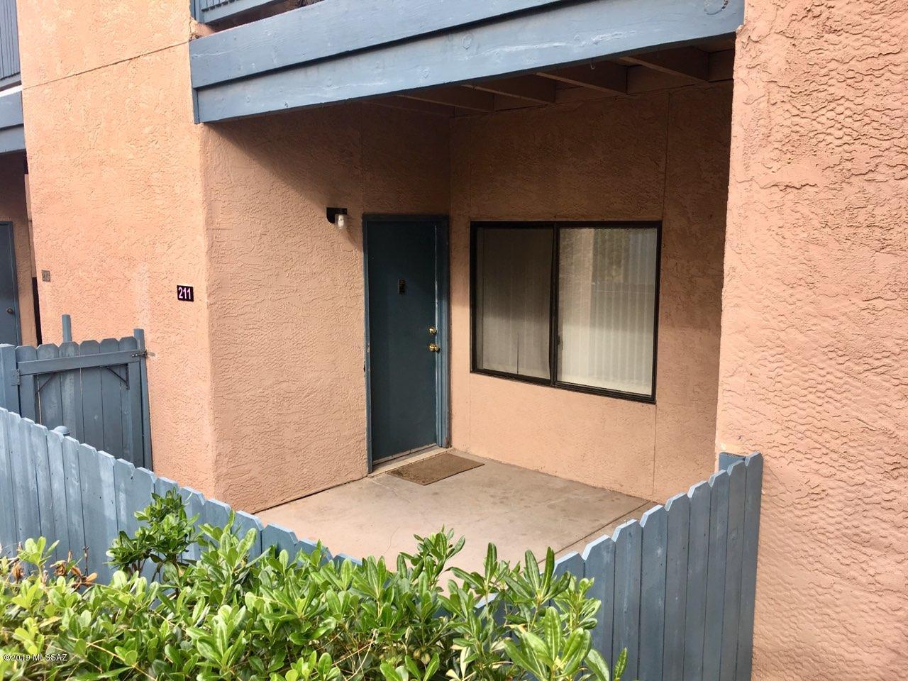 Great location for this 2 bedroom 2 bath Condo, near Speedway & Pantano, new vinyl wood flooring, and freshly painted, all appliance including washer and dryer. Small enclosed patio and ready to move in today!