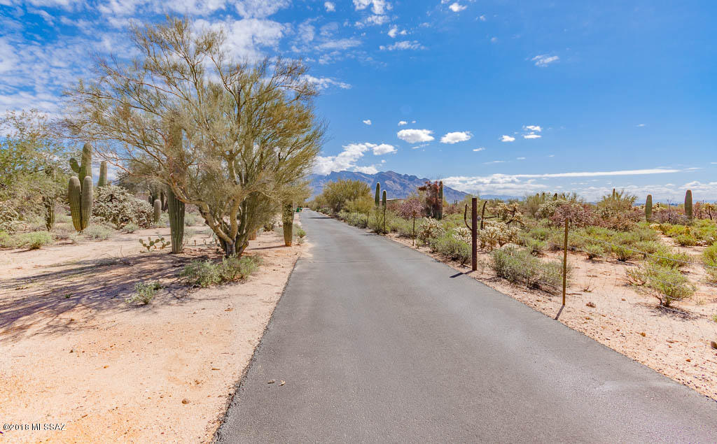 .82 Acres w/ fantastic views -- great natural desert landscaping. Ample Saguaros. Ready to build. On cul de sec -- private road - super convenient location to live in the country w/ close & easy access to the city.