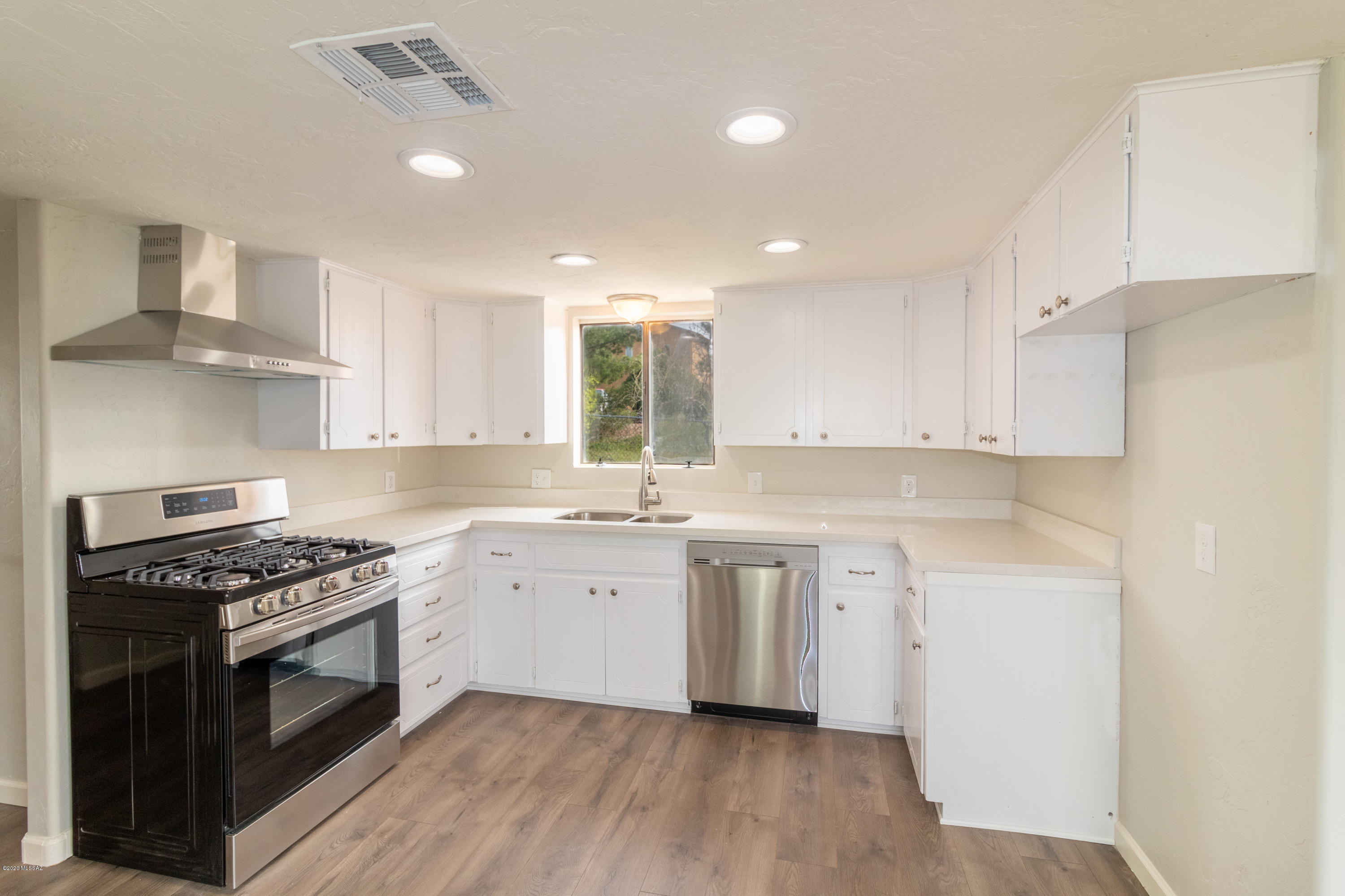 Los Robles Estates - Residential