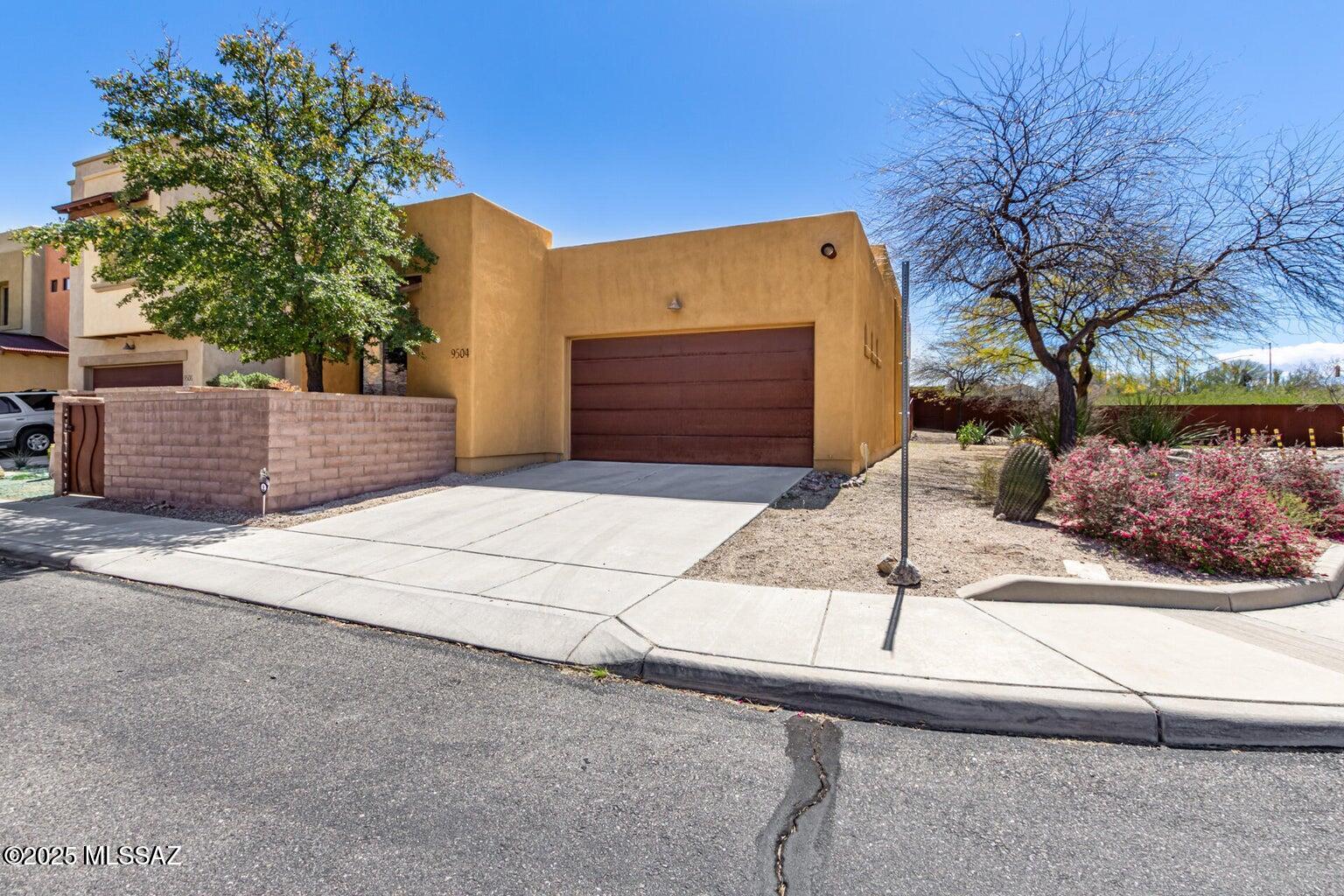 Welcome to 9504 E Ventaso Circle. From the moment you enter the neighborhood it will feel like home! This single story, corner lot home is located in the desirable Oasis Harrison community. Floor plan offers 3 bedrooms and 2 baths. Great primary suite with double vanity, granite counters, separate tub/shower and walk-in closet. Open living concept with high ceilings. Spacious kitchen with granite countertops, beautiful cabinetry, recessed lighting, SS appliances, breakfast bar and a large pantry. Charming backyard with a built in BBQ and covered patio. Laundry room with washer/dryer for your convenience.