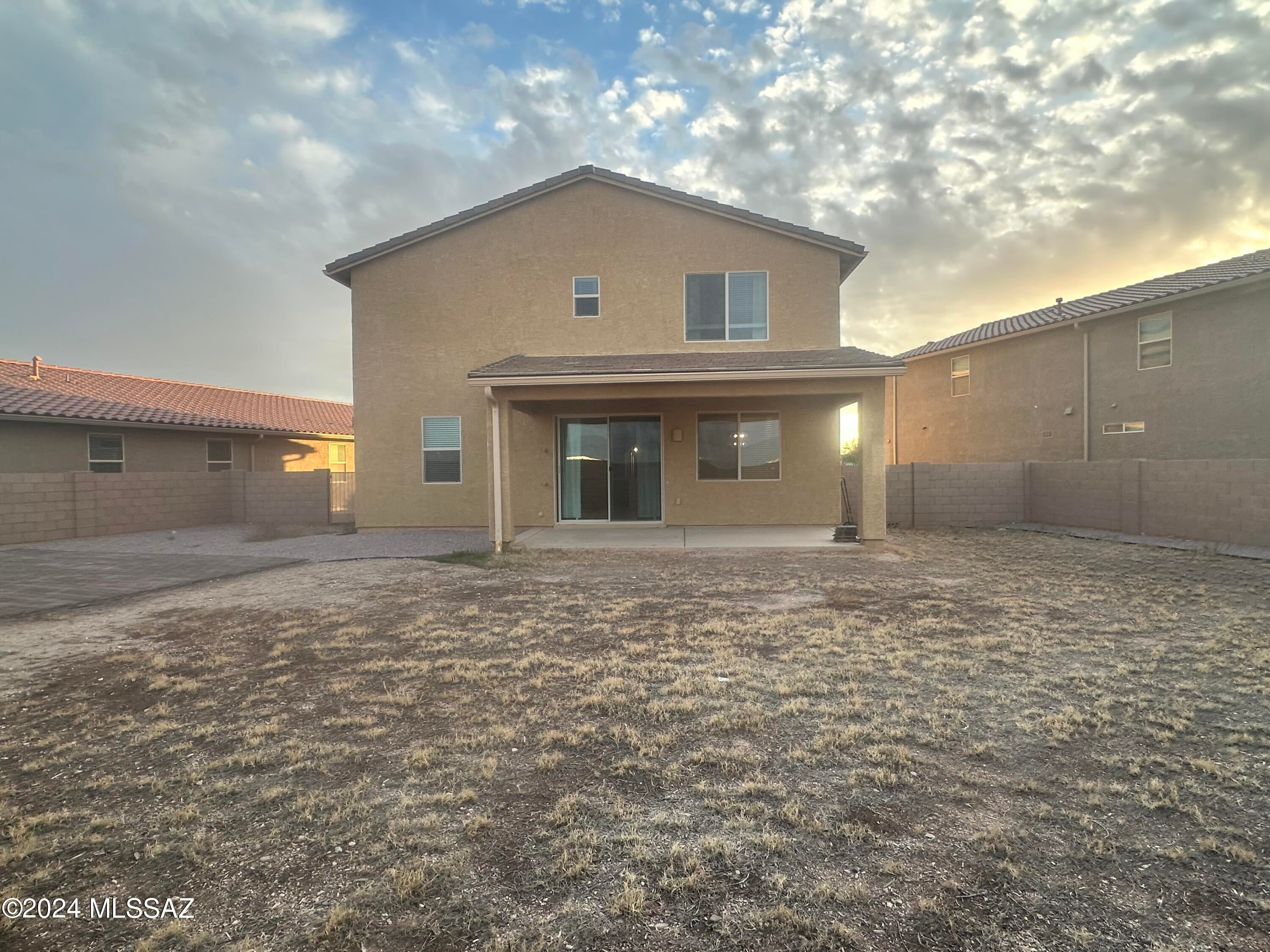 La Estancia De Tucson (1-330) - Residential Lease
