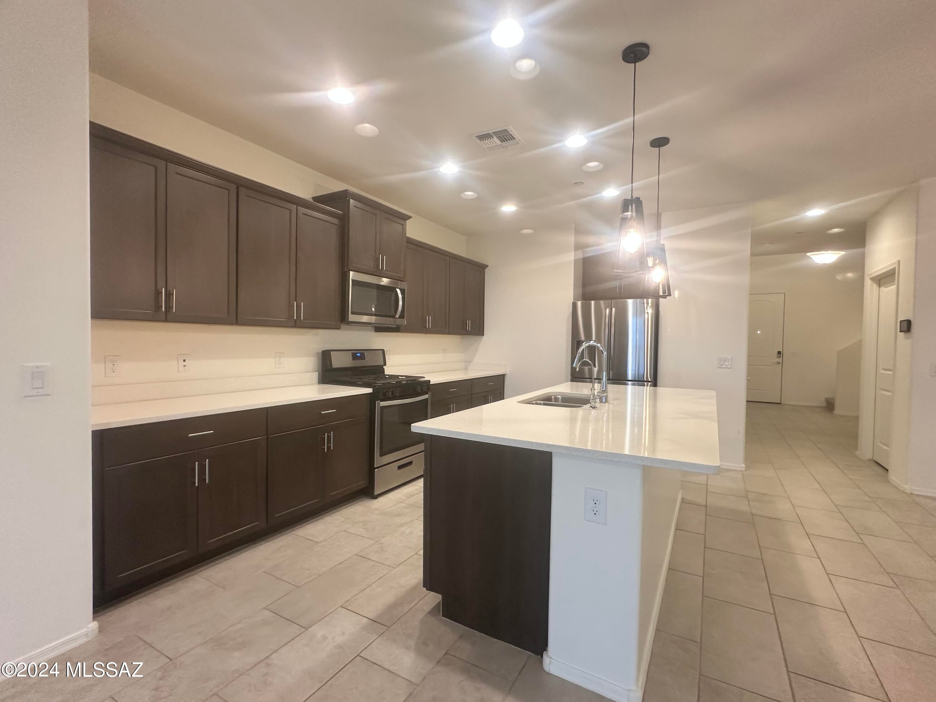La Estancia De Tucson (1-330) - Residential Lease