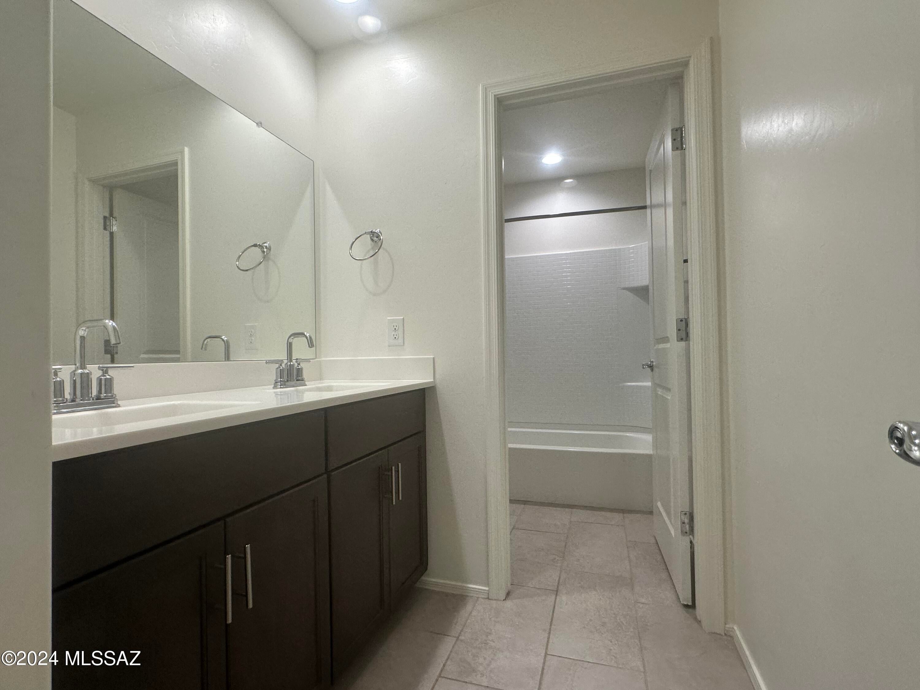 La Estancia De Tucson (1-330) - Residential Lease