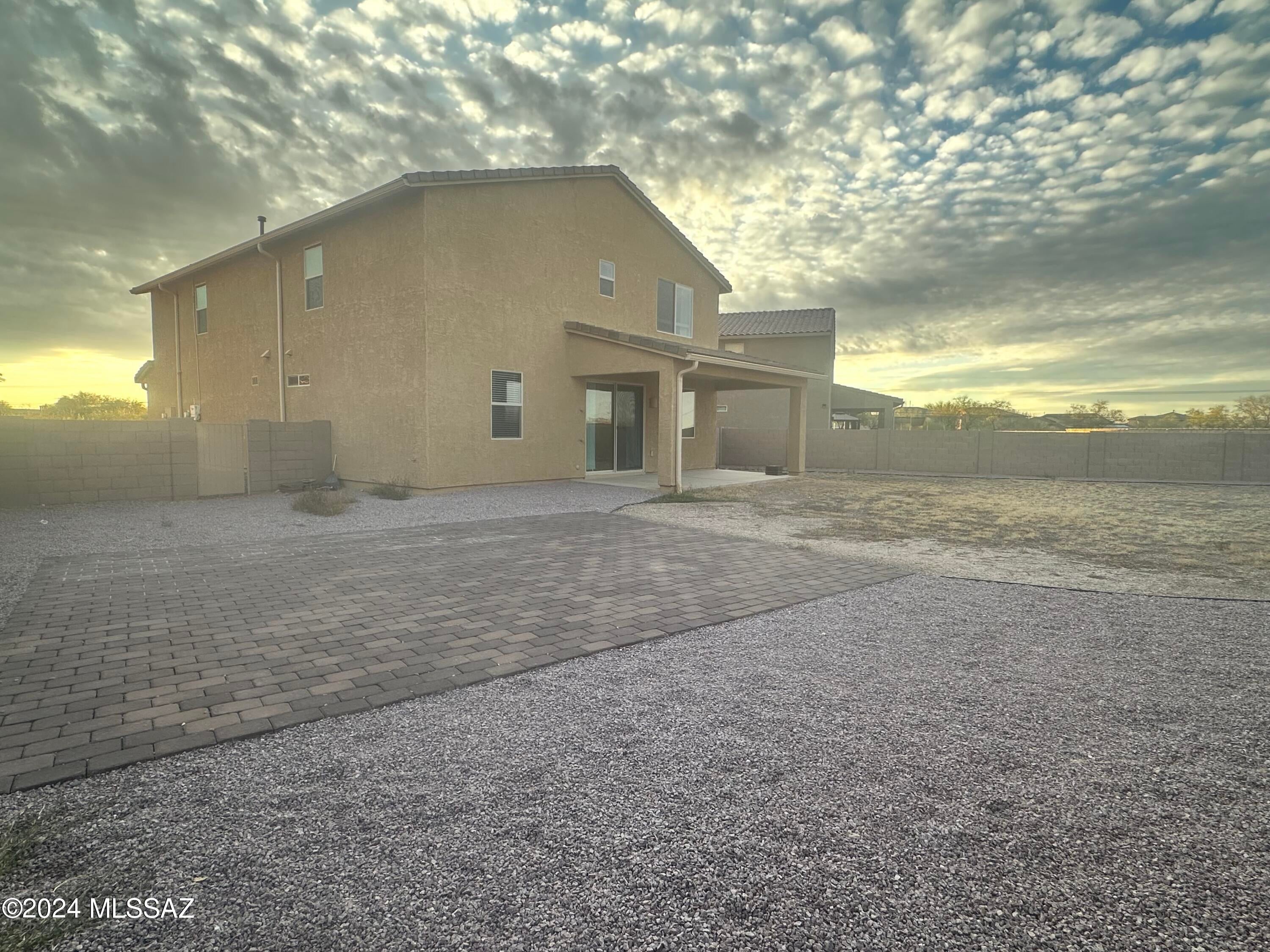 La Estancia De Tucson (1-330) - Residential Lease