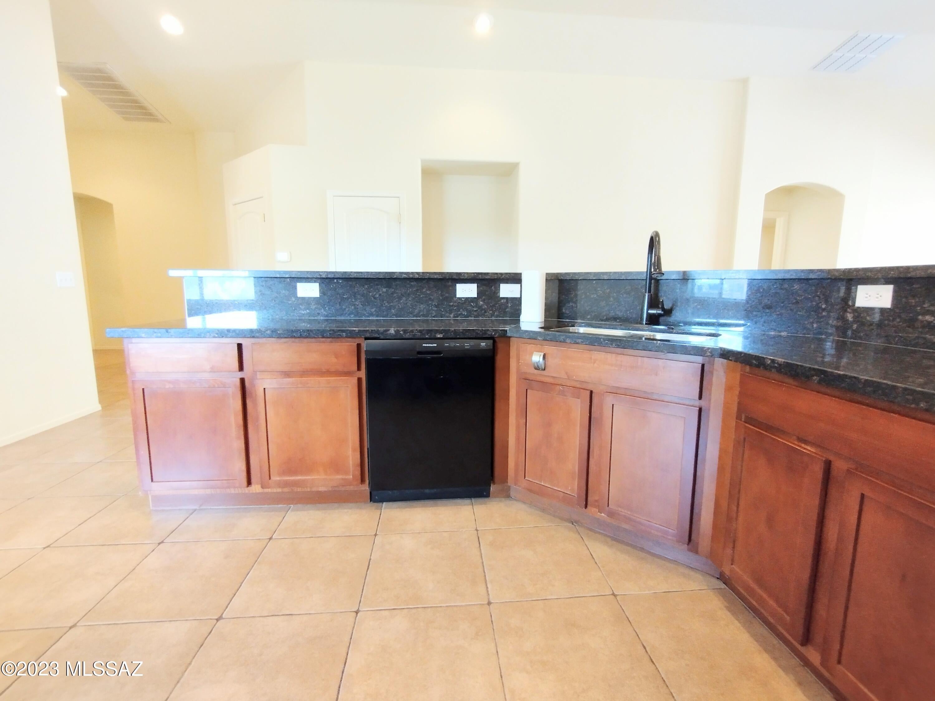 Mountain Manor View - Residential Lease