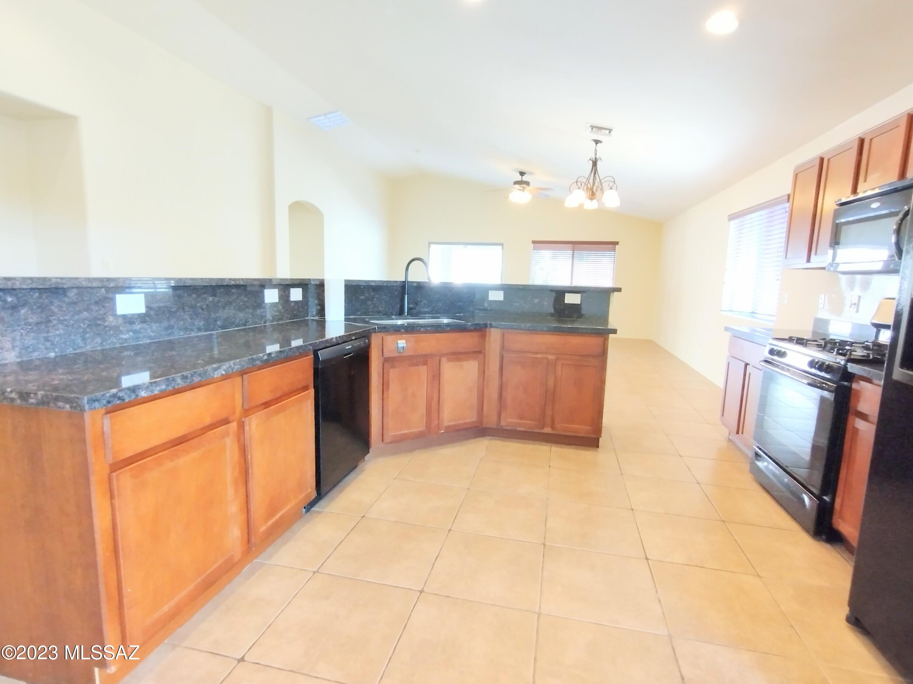 Mountain Manor View - Residential Lease