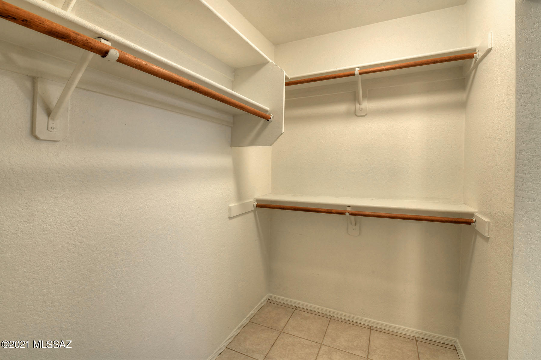 Country Club(1-221) - Residential