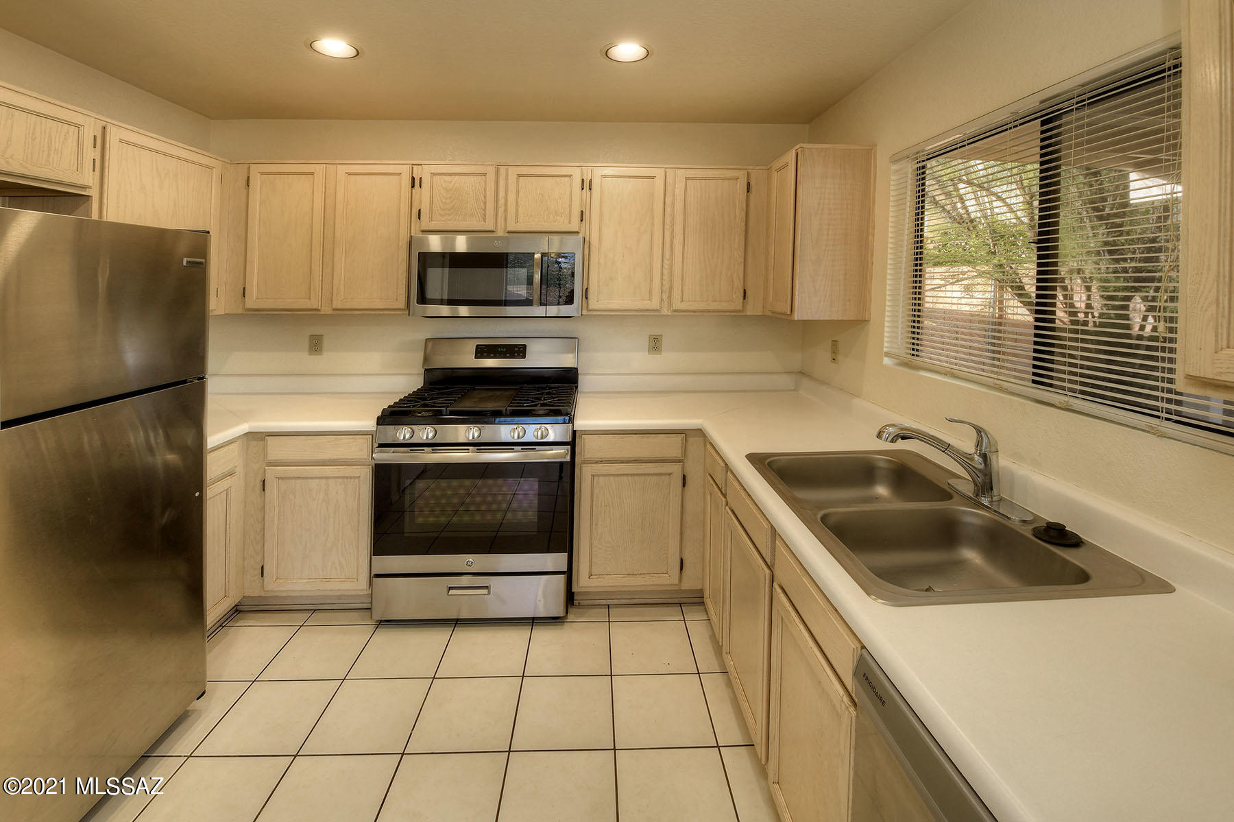 Country Club(1-221) - Residential