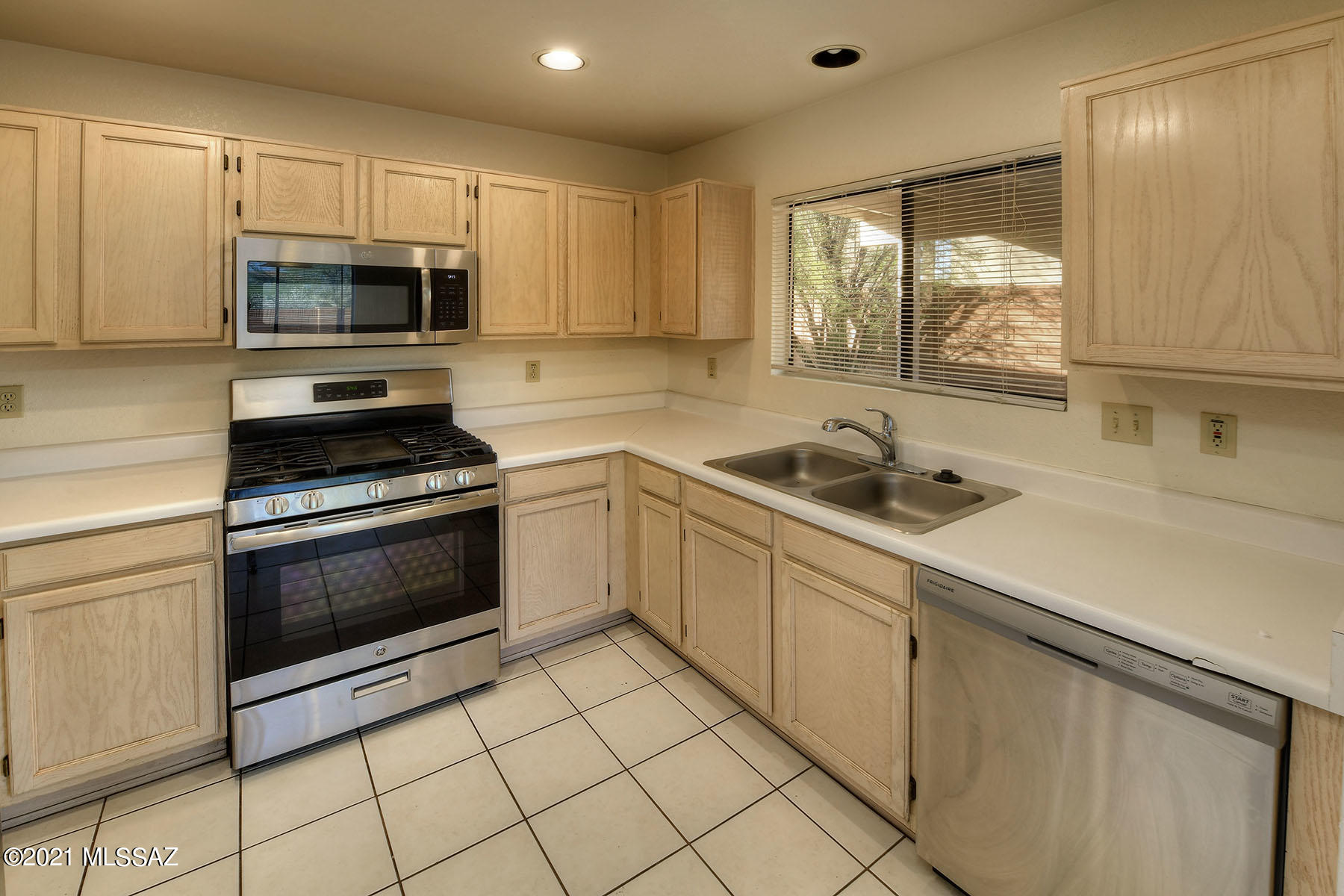 Country Club(1-221) - Residential
