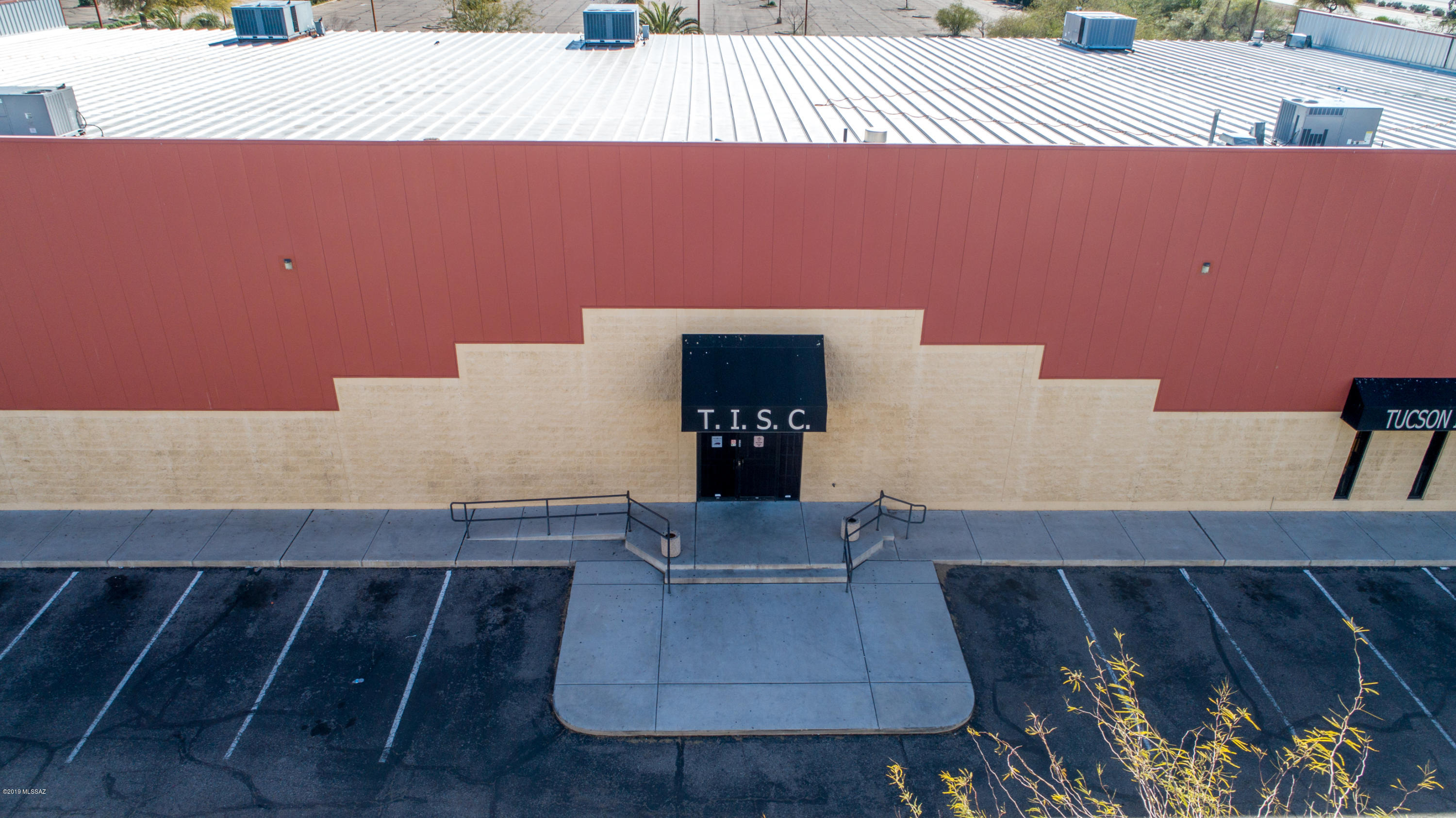 8% cap rate with an established 22 year old business with a new 10 year lease signed.  Very few investments come along that allow you to enjoy peace of mind like this, steady cash flow and Grant Business complex is in a redevelopment stage where appreciation will be realized at high rates. Modified Gross - tenant pays everything but property taxes.