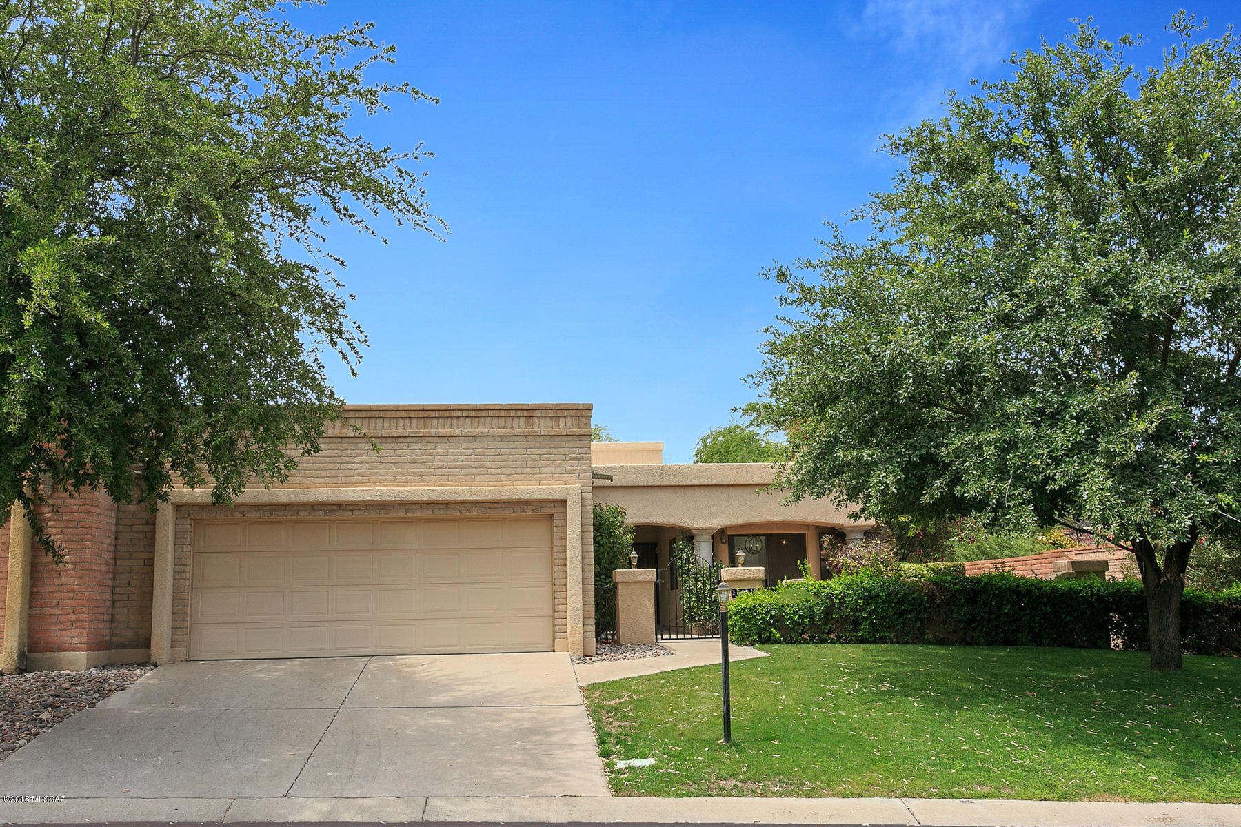 Stunning remodel! 3BR/2BA Luxury TH in sought after Gated Riverbend Sabino Canyon. Magnificent open living/dining room with vaulted beamed ceiling and corner fireplace,Travertine and carpet.Newly designed kitchen w custom natural alder cabinetry, white quartz counters and SS appliances w/ bronze fixtures to keep in theme with the classic design look of the  home. The breakfast rm has entrance out to walled in courtyard to dine al fresco. Spacious MBR w/ large walk in closet and gorgeous Master Bath w dual pedestal sinks, large walk in shower with pebble tec flooring and dual shower heads. Stunning use of white tile and porcelain. Guest bath has tub/shower combo, marble countertop over open cabinetry.  and lg guest room has great closet spaces.  Third bedroom is currently used as a study The back covered patio off of living room is perfect for entertaining. Beautiful mature vegetation surrounds the home to ensure privacy. Community pool, spa and recreation center, lighted tennis courts in the neighborhood.
HOA includes front yard watering and maintenance, trash pickup