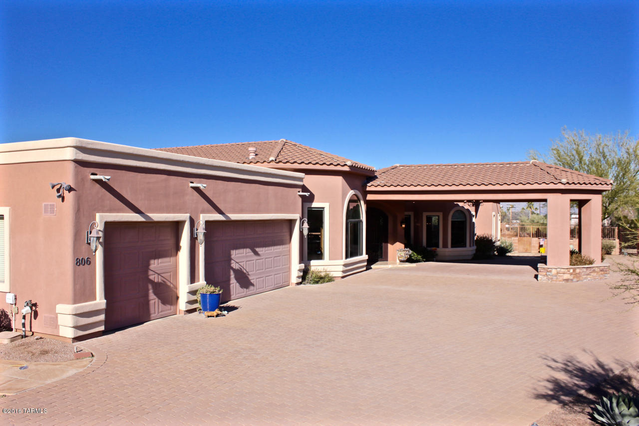 Seller will accept or counter offers between $769,000 - $799,000. Custom Estate Home in exclusive, historic Harold Bell Wright Estates on 1.30 acres with 3 Car Garage and Porte Cochere, Views of the Catalina Mountains, Entertain with ease inside & out, pool/spa, outdoor grill/bar, extra deep, full length covered patio, private side yard on the East and double gates on the west side. Owners Suite boasts over 1000 square feet, wet bar, double-sided fireplace, sitting area, sauna, spa tub, walk in shower & commode area with bidet. Oversized owner's closet is pre-plumbed for a washer/dryer. Indulgent chef's Kitchen, walk in pantry, expansive laundry room, Split bedroom floorplan with 3 bedrooms and 2 1/2 bathrooms on the west side of the home. Private gated access, superb in town location.
