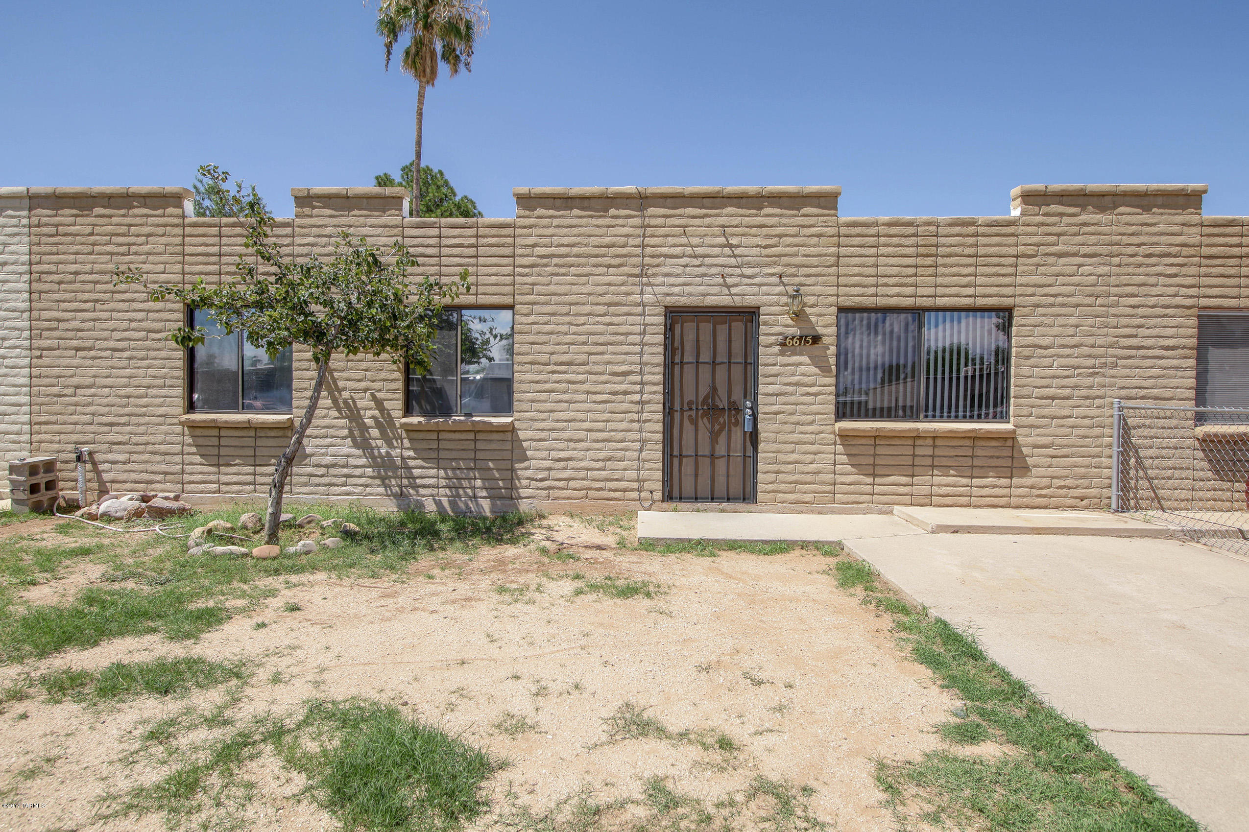 NO APPLICATION FEE

Beautiful townhouse close to Davis Monthan, Downtown, shopping, and fine dining too. Beautiful ceramic tile throughout, low-E dual pane windows, Ceiling fans throughout. Large backyard and much more!