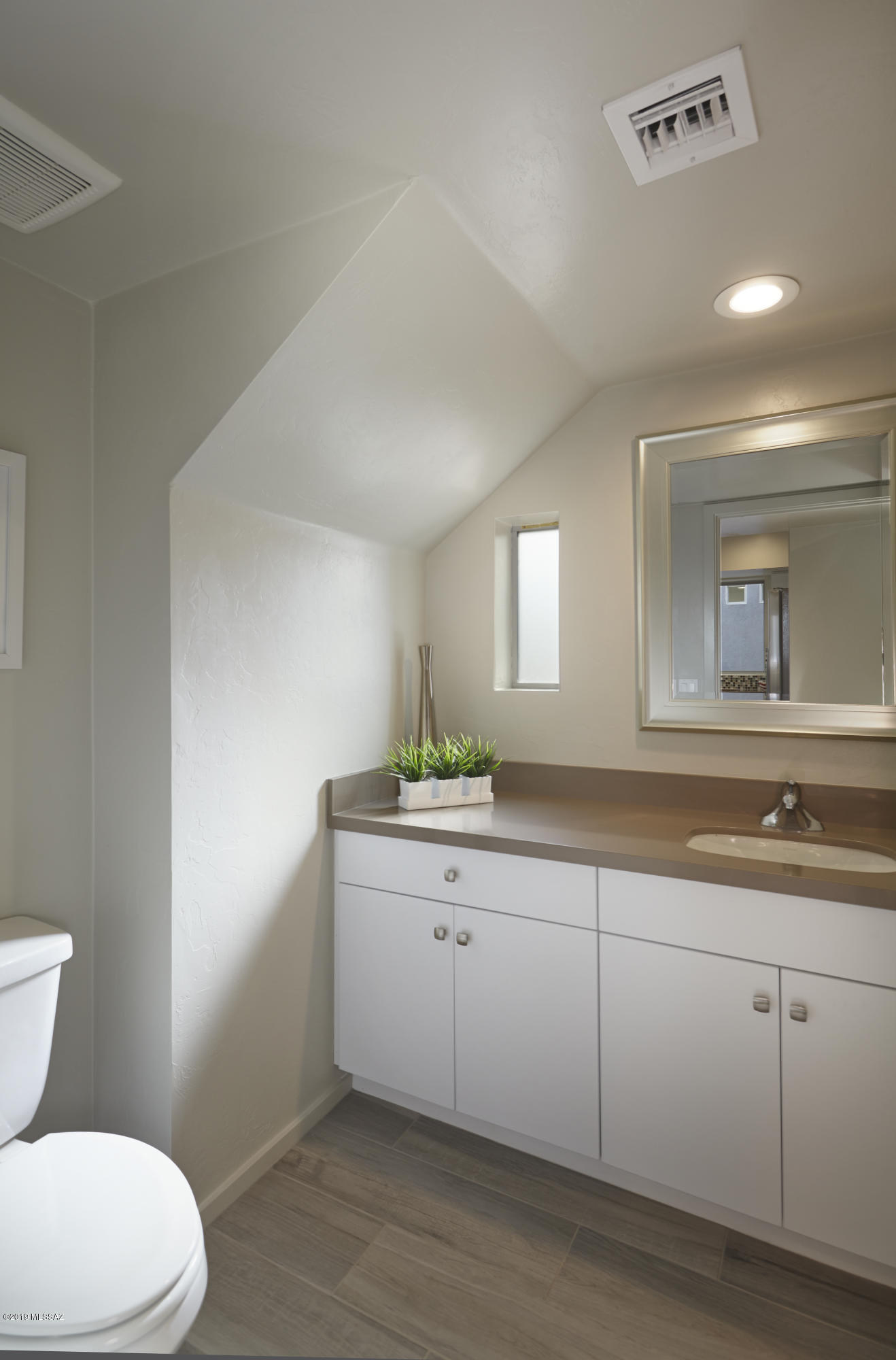 Park Modern SQ20171350679 - Residential