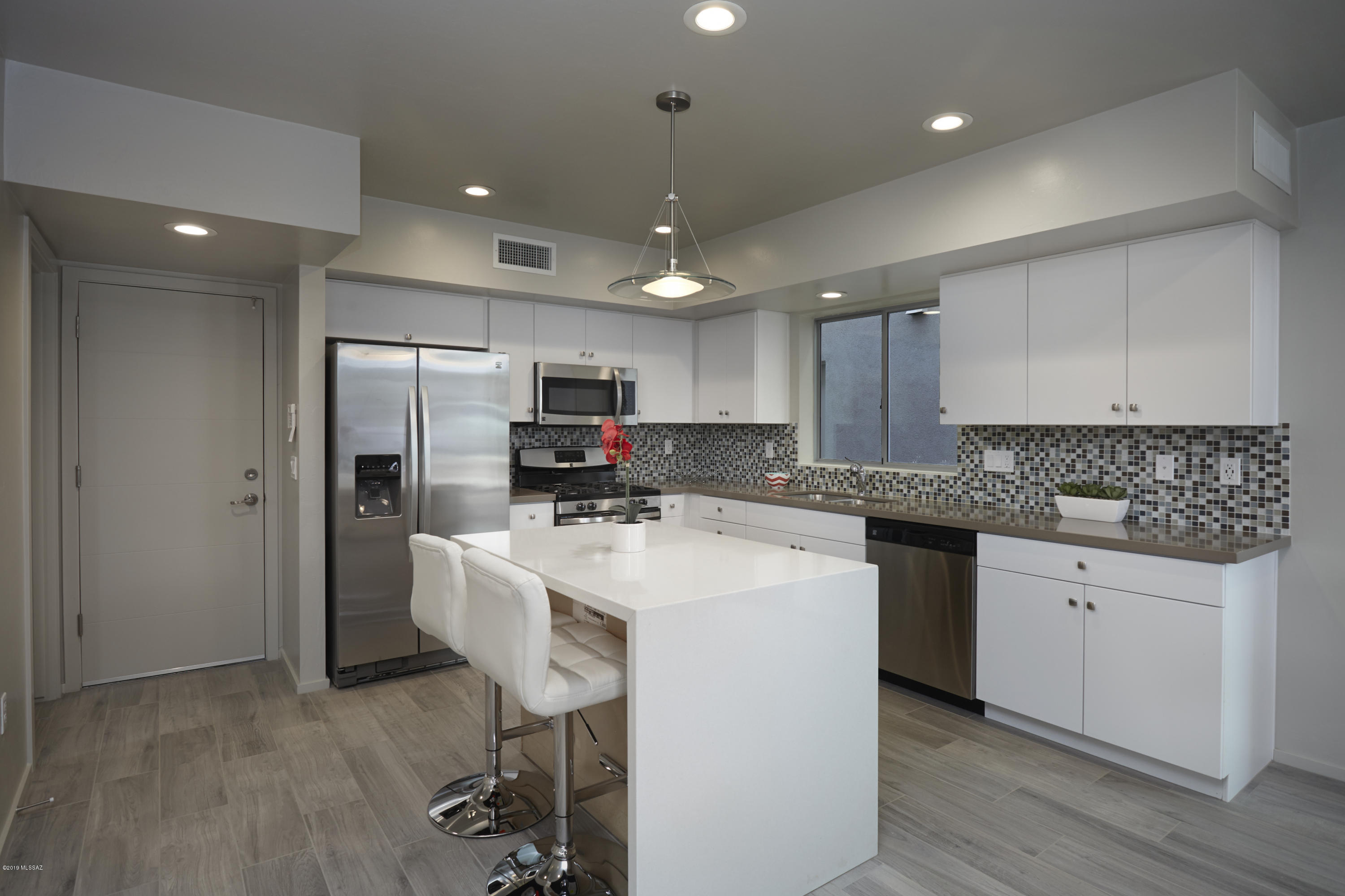 Park Modern SQ20171350679 - Residential