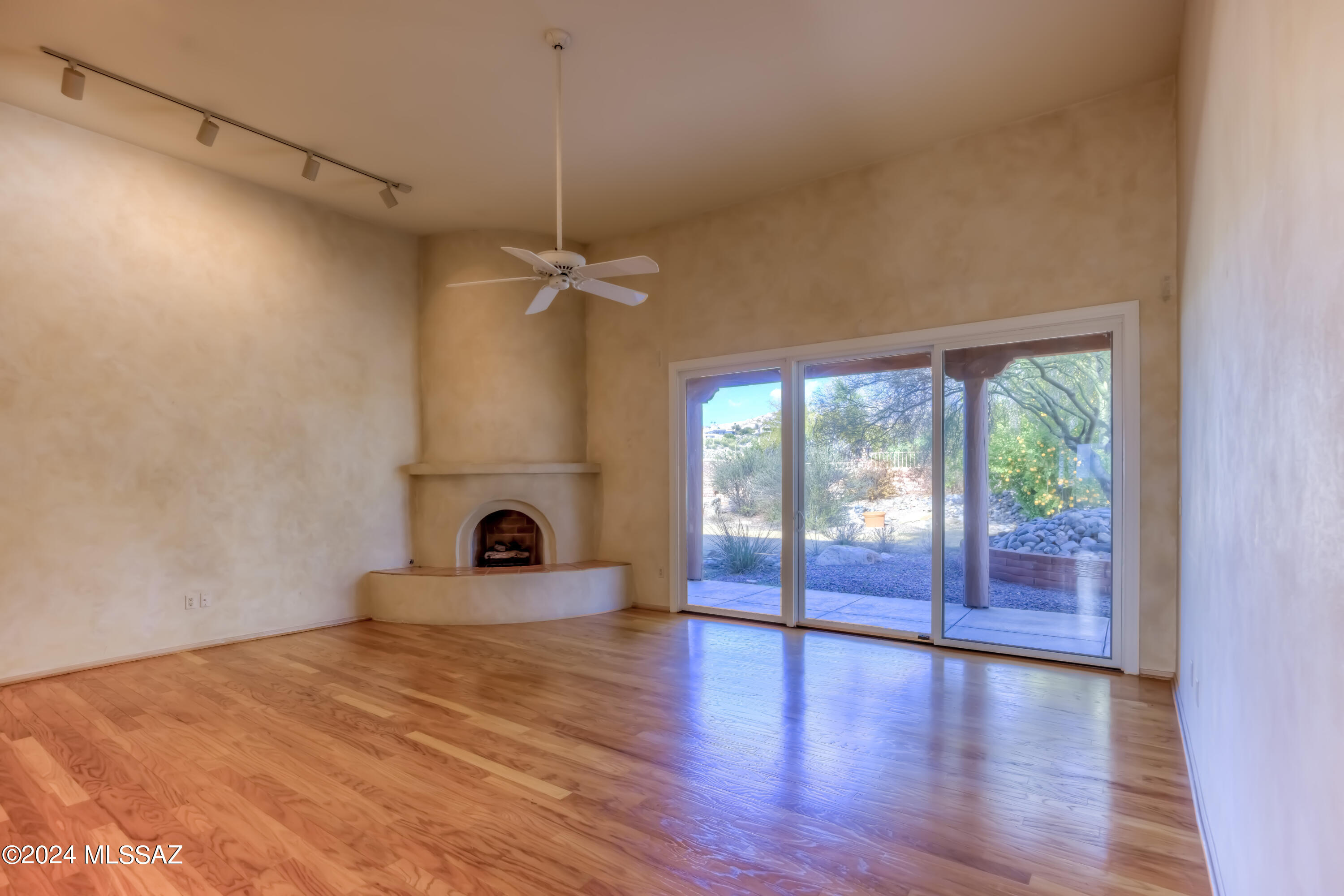 Country Club Vista (1-74) - Residential
