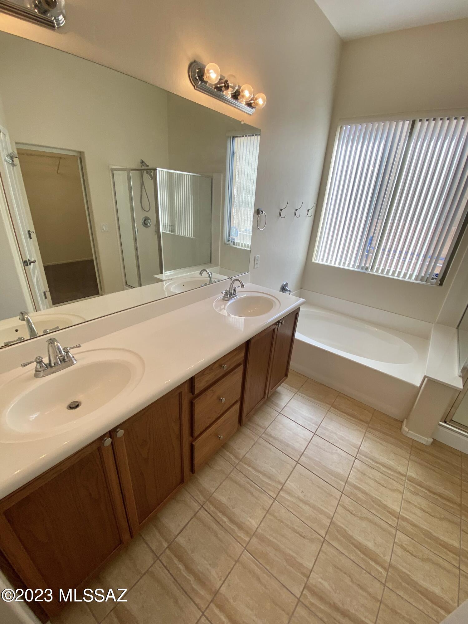 Somerset Canyon Neighborhood 10, Par. X,Y - Residential Lease