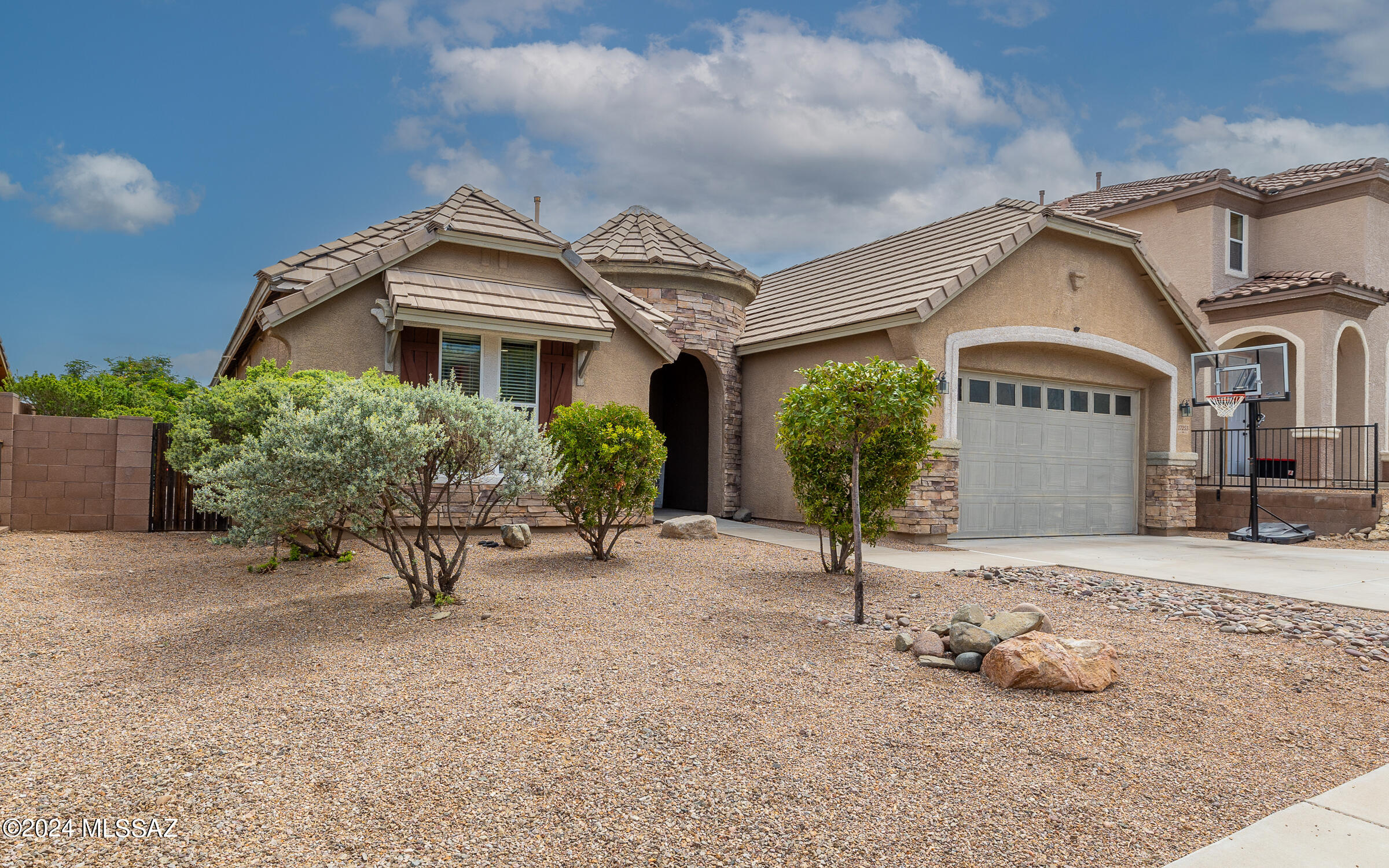 Stunning 4-Bed, 2-Bath Home in Sought-After Vail School District! This 2045 sq.ft gem features a spacious great room plan with 9ft ceilings, elegant cherry cabinets with crown molding, and an executive bathroom with separate tub and shower. The kitchen boasts granite counters and stainless steel appliances. Enjoy the beautifully landscaped rear yard, perfect for relaxation or entertaining. Don't miss out on this move-in ready beauty with all the upgrades you desire! Contact us today to schedule your viewing