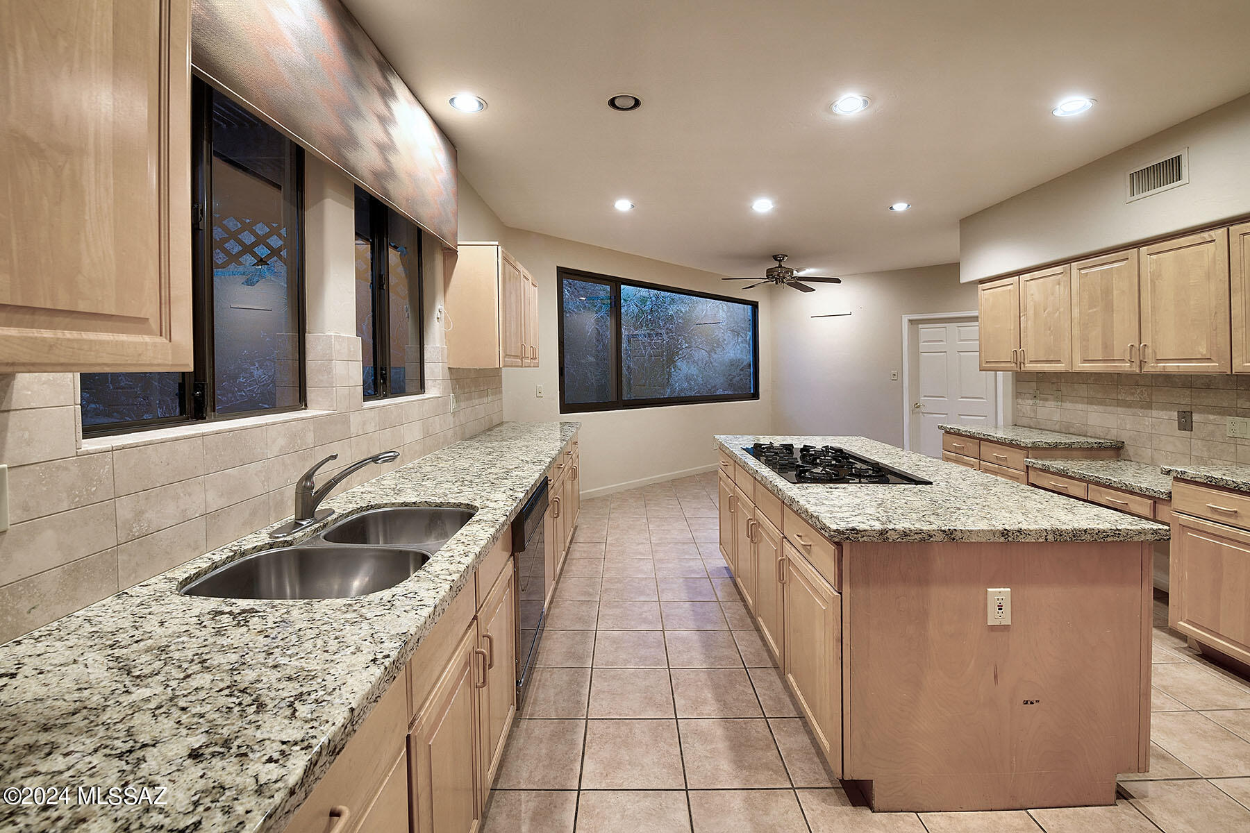 Finisterra III (303-308) - Residential