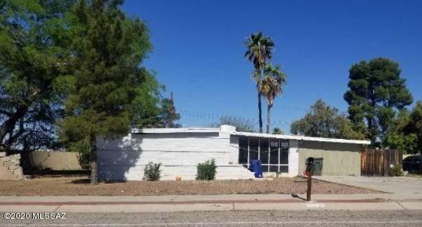 Nice single story home with mid-century flare. Property features 4 bedrooms, 3
baths, a large kitchen with breakfast bar and separate dining and living areas.
Good sized backyard with in-ground pool. The home is in need of repairs and
updating but there is a lot of potential here.
