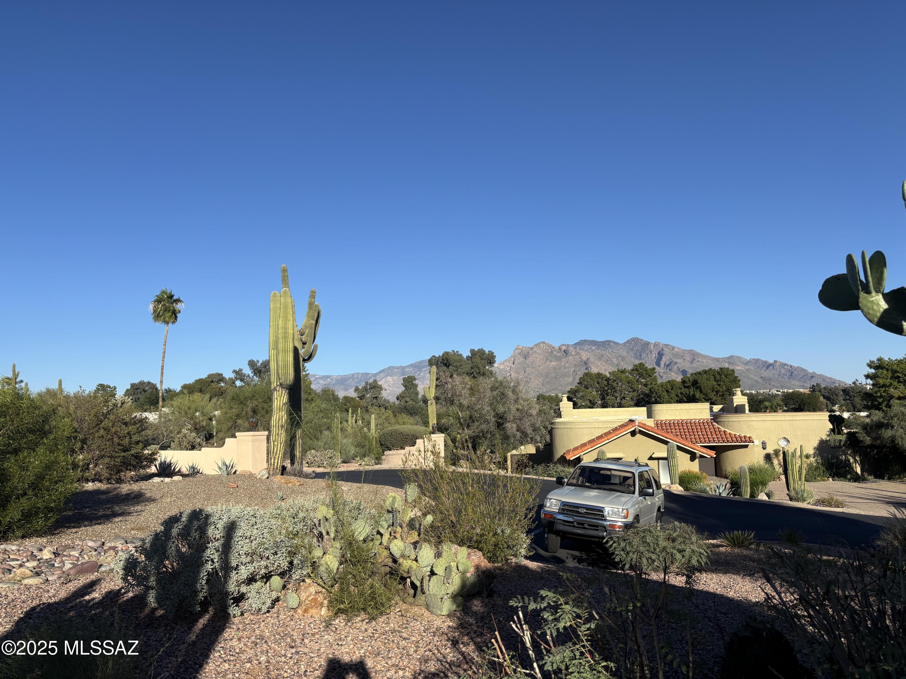 Beautiful Home in Tucson National Estates with excellent mountain views.