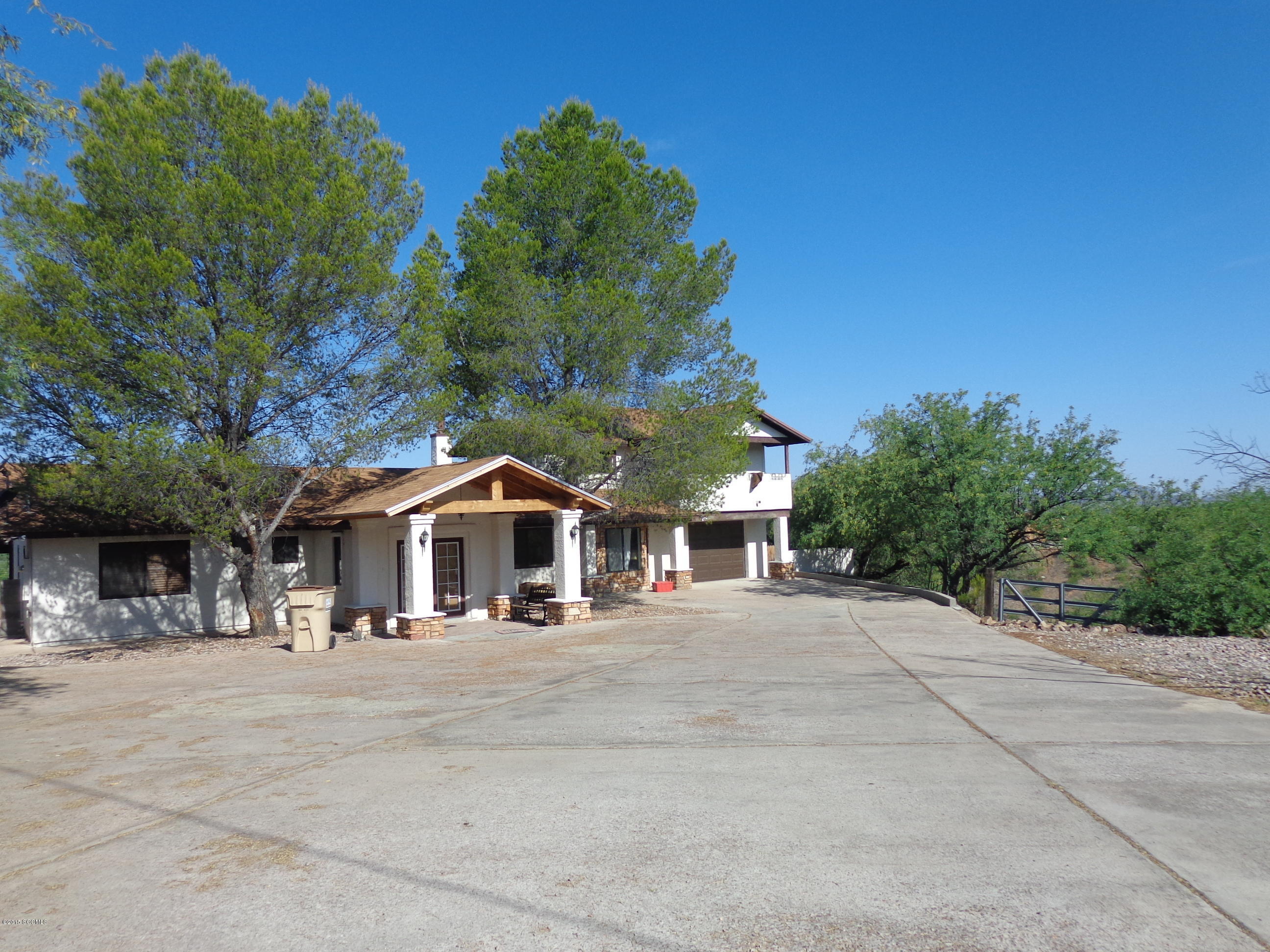 4 bedroom, 3 complete bathrooms, 2 master bedrooms one master bedroom is down stairs, other 2 bedrooms are also down starts, beautiful home well keep, Lots Of privacy, with great views Easy accessibility to freeway. Come and see it you'll like it. Beautiful Mountain Views.