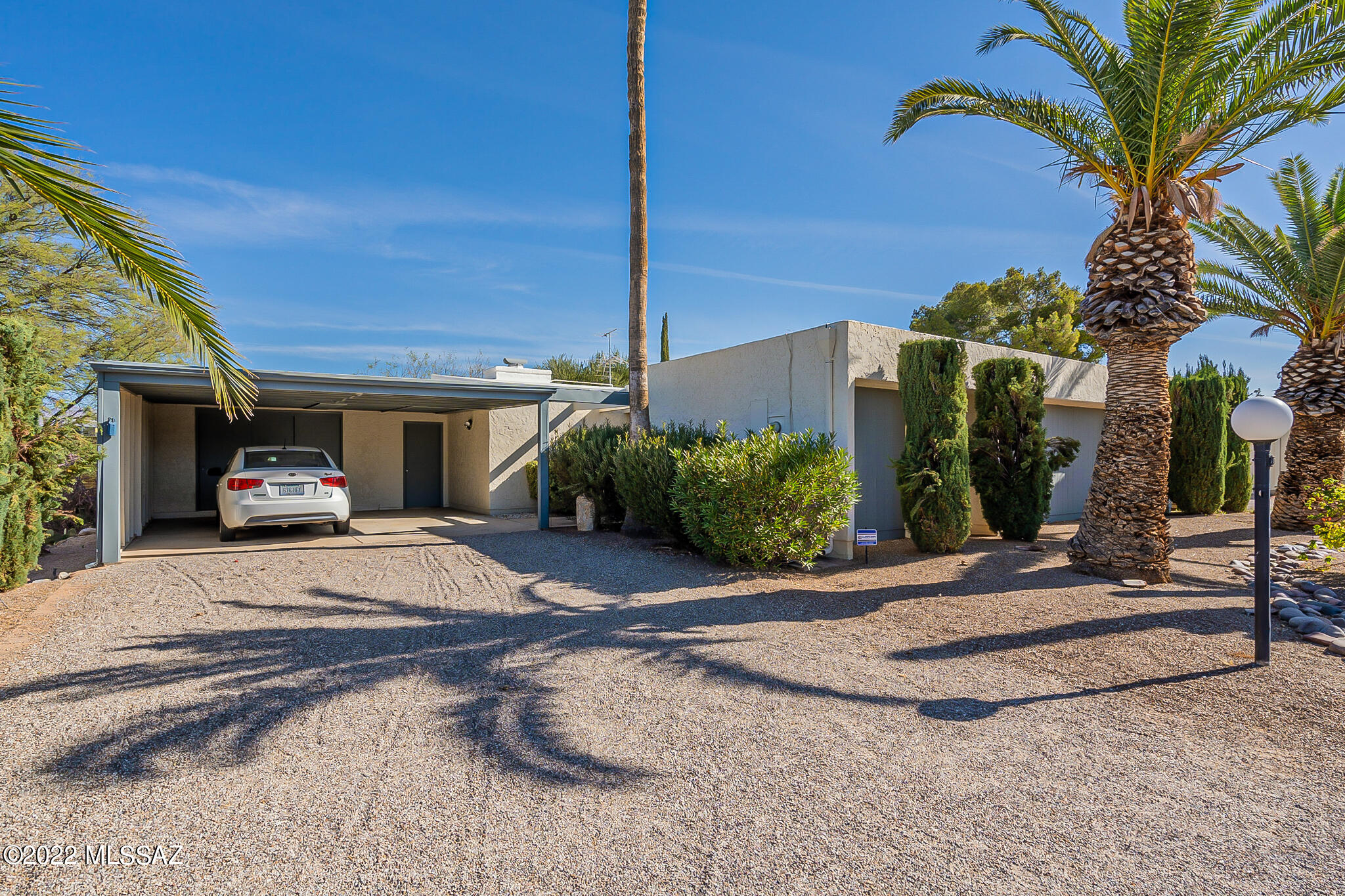 GREAT opportunity to own this well maintained townhome!! 3 Bedroom 2 Bath and it's move-in ready! This bright home has lots of natural light, large bedrooms, a really nice and good sized backyard. There is a community pool, a clubhouse, tennis courts and basketball court. The location is great, close to bike trails, shopping center and schools. This home is a must See!