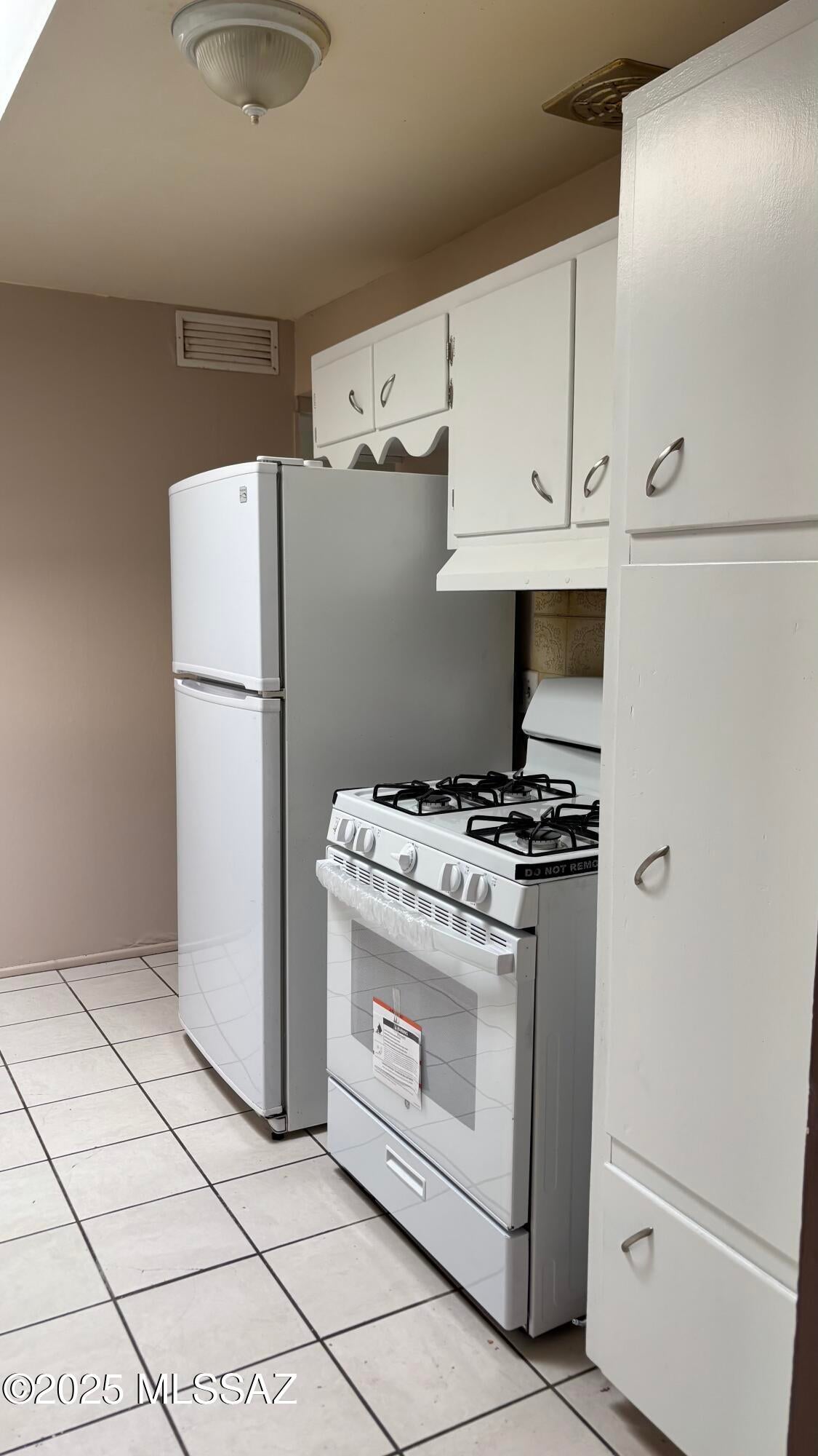 Los Robles Estates - Residential Lease