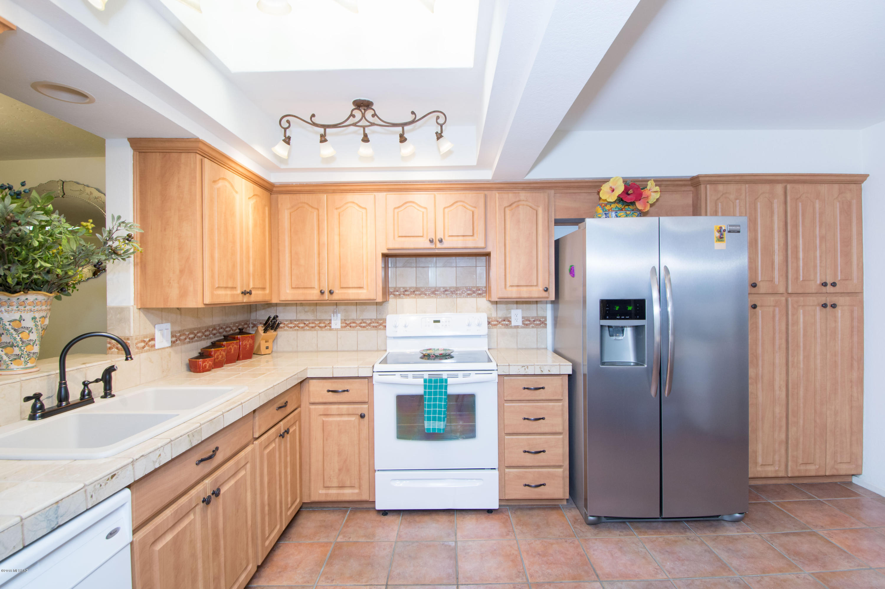Absolutely Beautiful,  Model Perfect, 1 of a Kind Townhome – Professionally Updated & Upgraded throughout, 3 Bed + Den/Office, Backing Common Space in Desirable Casitas del Oro Norte! Tile Floors, New Kitchen, New Baths, New HVAC, New Windows & Sliders & Professional Den Conversion!  Tons of Skylights, Light & Bright, Warm & Welcoming, Loaded w/ Charm & Character, Meticulously Maintained! Very Spacious Great Room & Kitchen!  Front Courtyard is now a Functional indoor/outdoor Welcoming space to enjoy day or night!  Tons of Storage added to Laundry Rm & Garage! You won’t want to miss this Wonderful Home! Corner lot w/ Catalina Views & a short distance to Community Pool Area & Tennis/Sports Courts! A Beautiful Peaceful little Community, tucked away off Oracle & close to almost Everything!