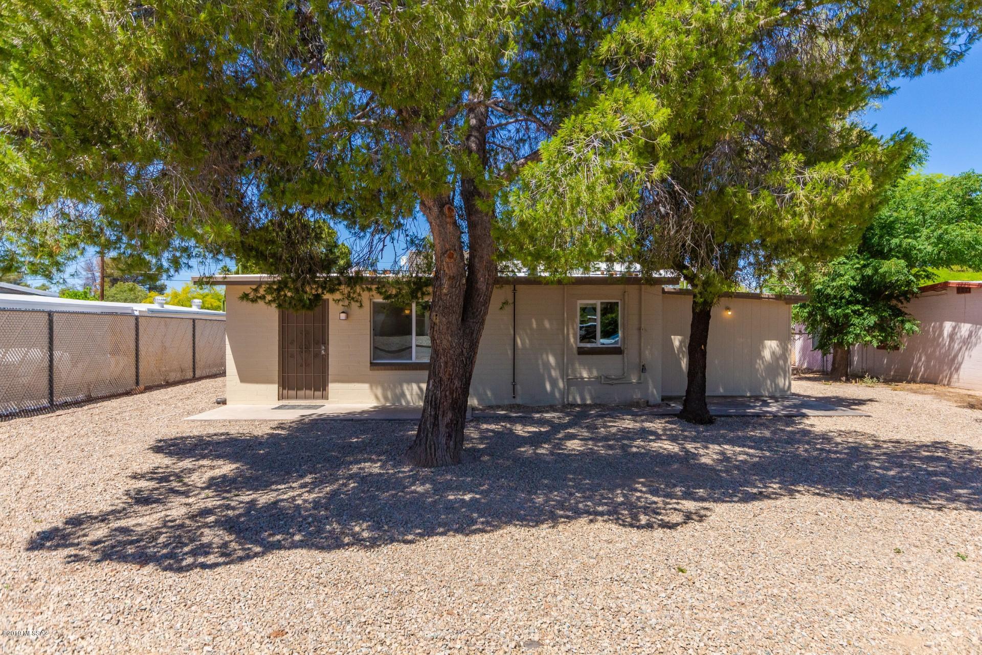 Charming 3 bedroom 2 bathroom bungalow located on a large lot in the Venice Addition. Has new roof, AC, plumbing fixtures and more! Features exposed beam, brick work,  and skylights providing an abundance of natural lighting. Kitchen includes new cabinets, countertop, and stainless steel appliances. Spacious bedrooms with ample closets. Both vanities have been completely updated.Spacious backyard featuring a storage shed for additional storage. Don't delay, make this your home today!
