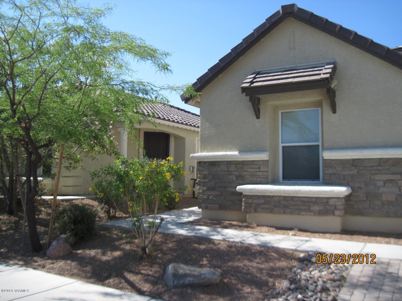 Great Spacious 3 Bedroom Home with Covered Patio in popular Rancho Valencia neighborhood. Wonderful community with family parks & jogging paths. Great location with easy access to I-10 for shopping, U of A, DMAFB and hospitals. WASHER/DRYER COMES ''AS IS''. 
6 month Maximum lease period not to extend past 1/31/2024 
Tenant occupied until 07/31/2023.