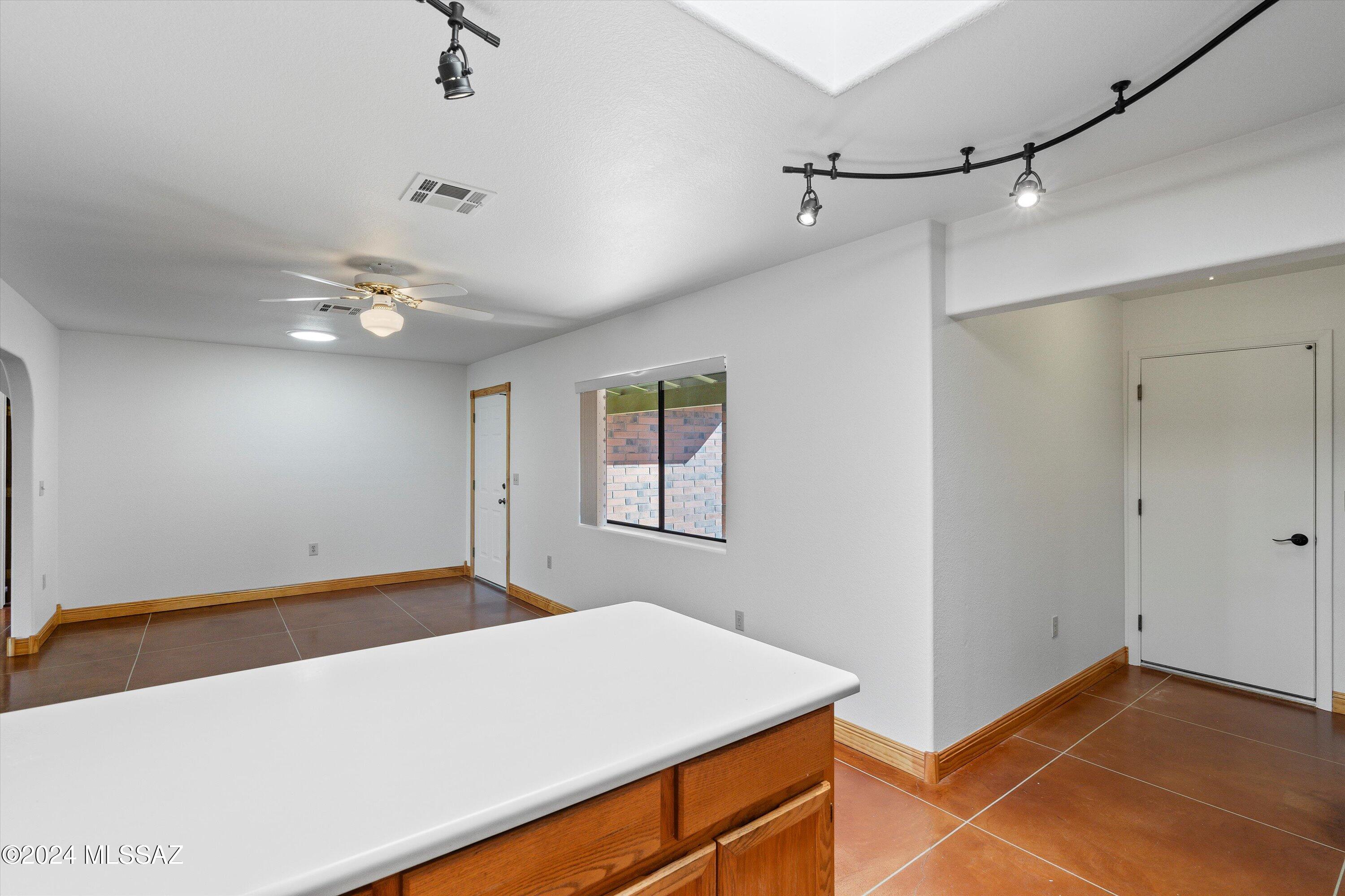 Oak Hills 01 - Residential Lease
