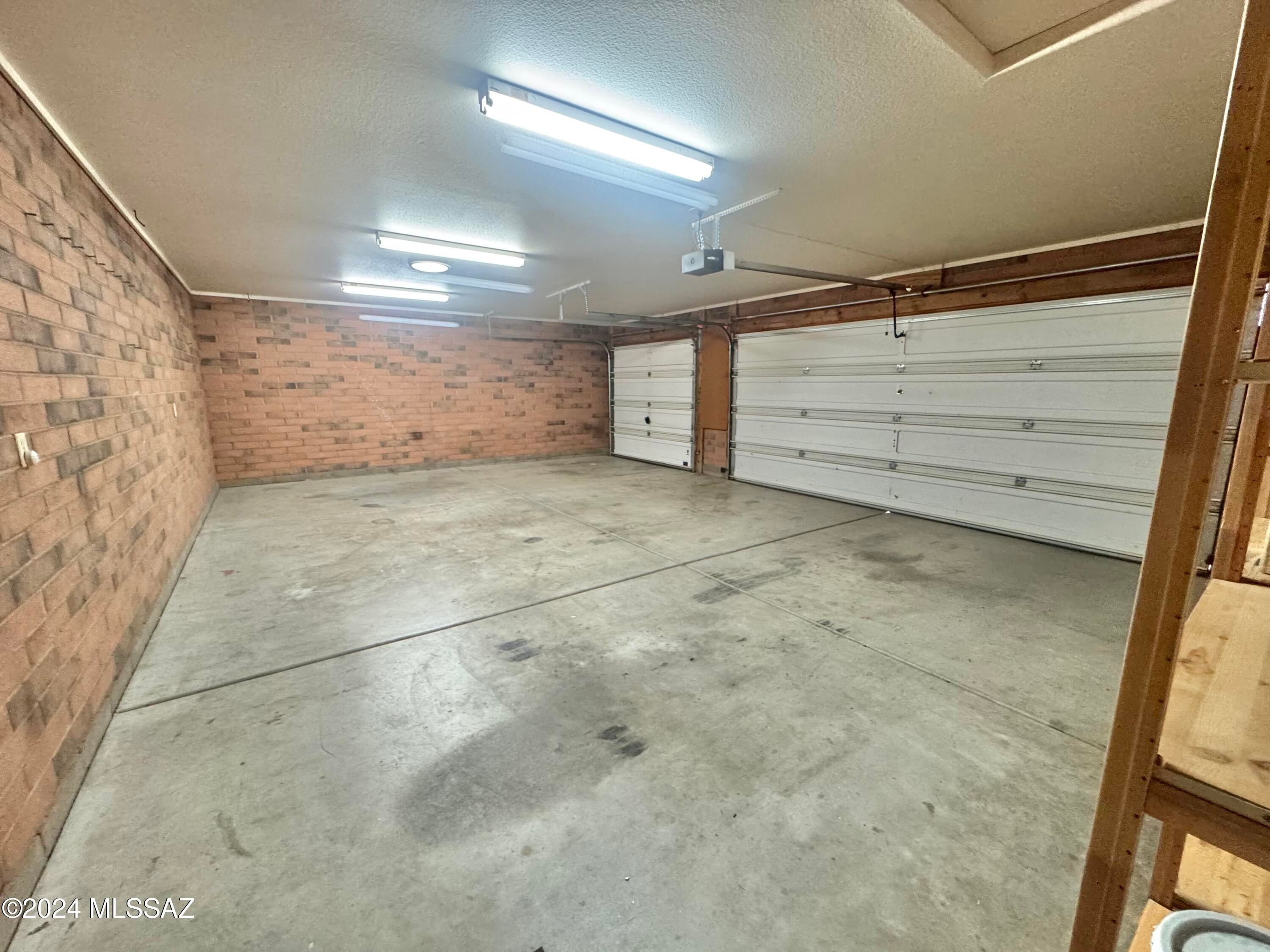 Oak Hills 01 - Residential Lease