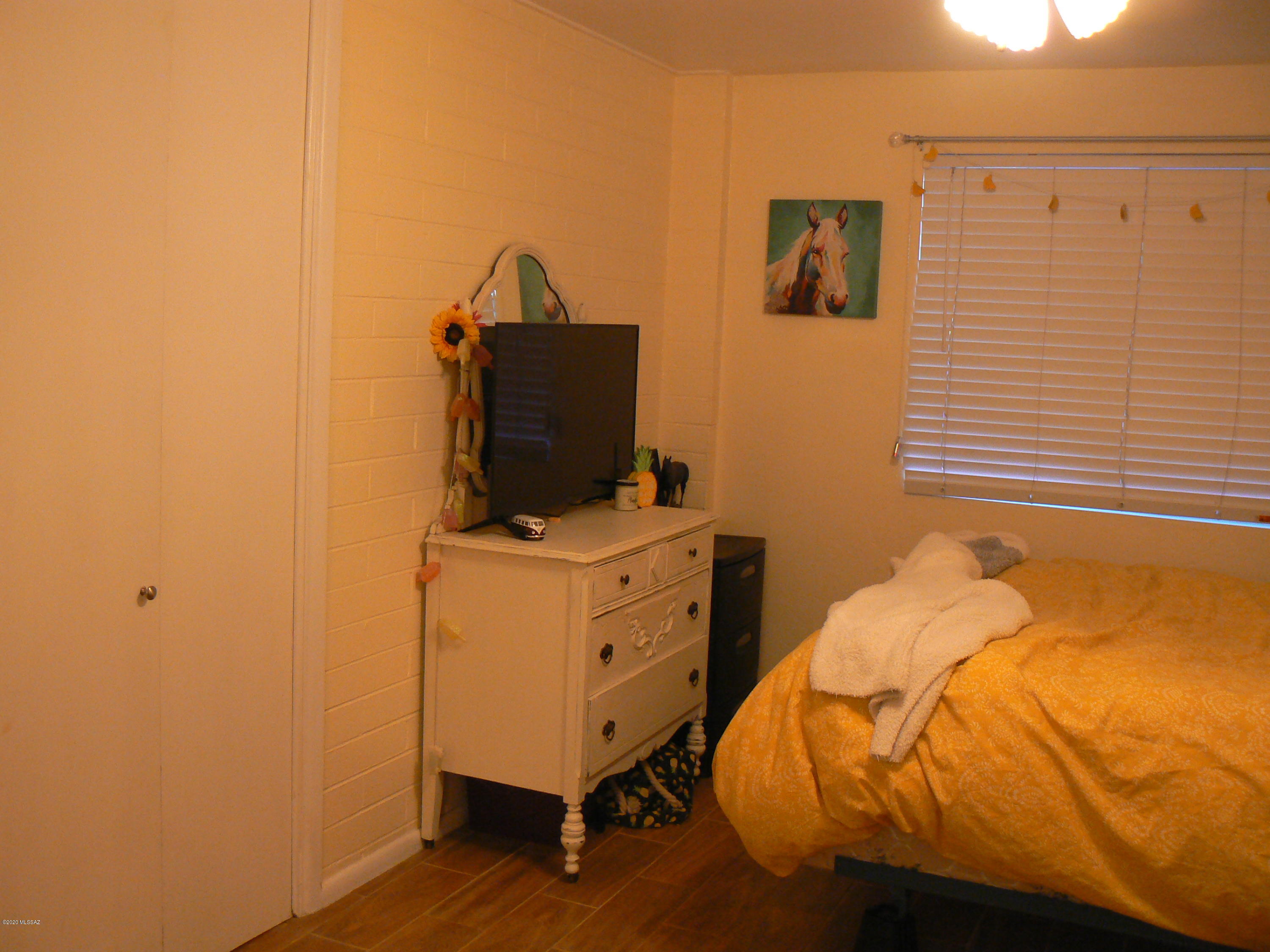 Royal Alvernon Condos. - Residential