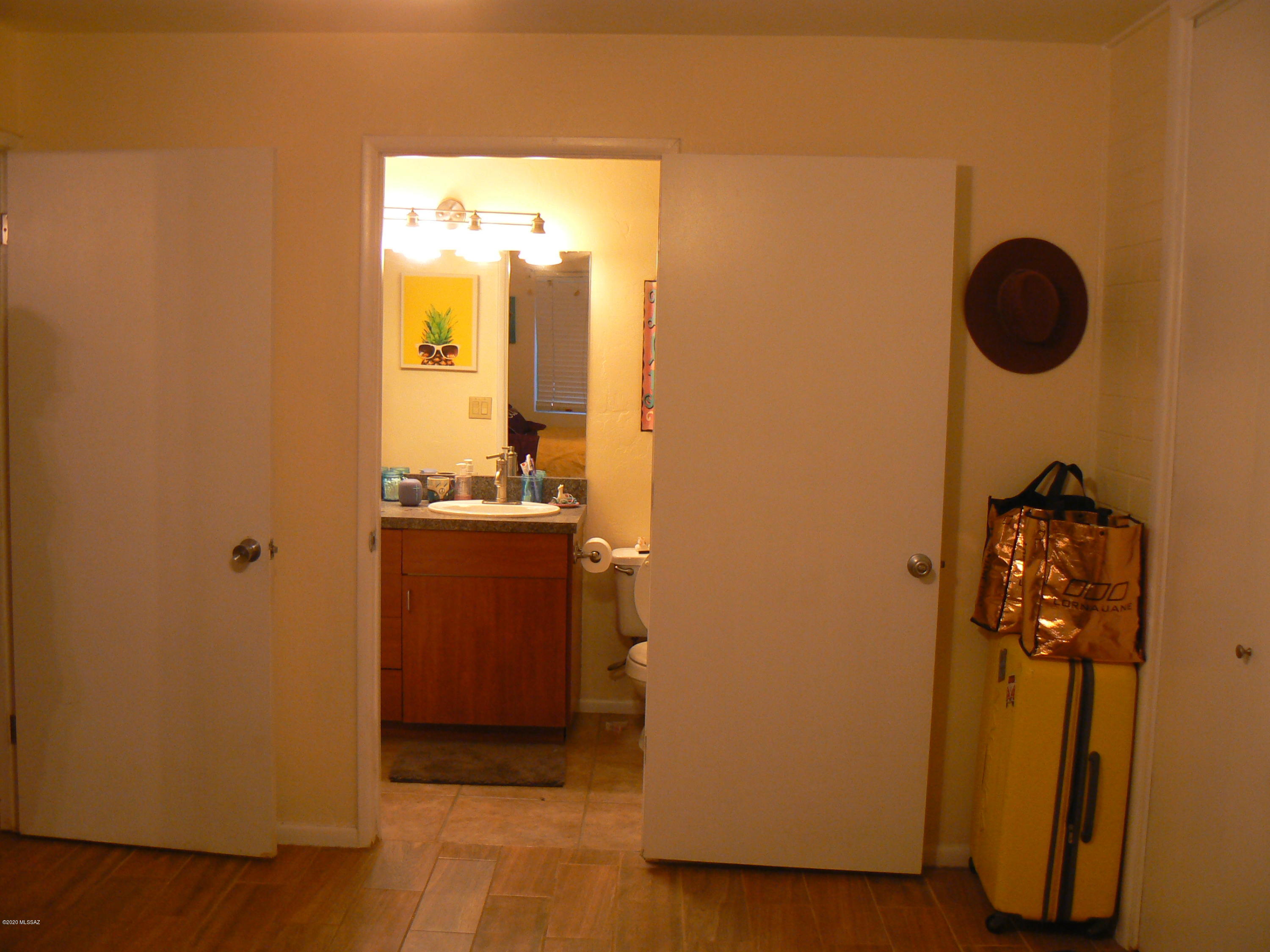 Royal Alvernon Condos. - Residential