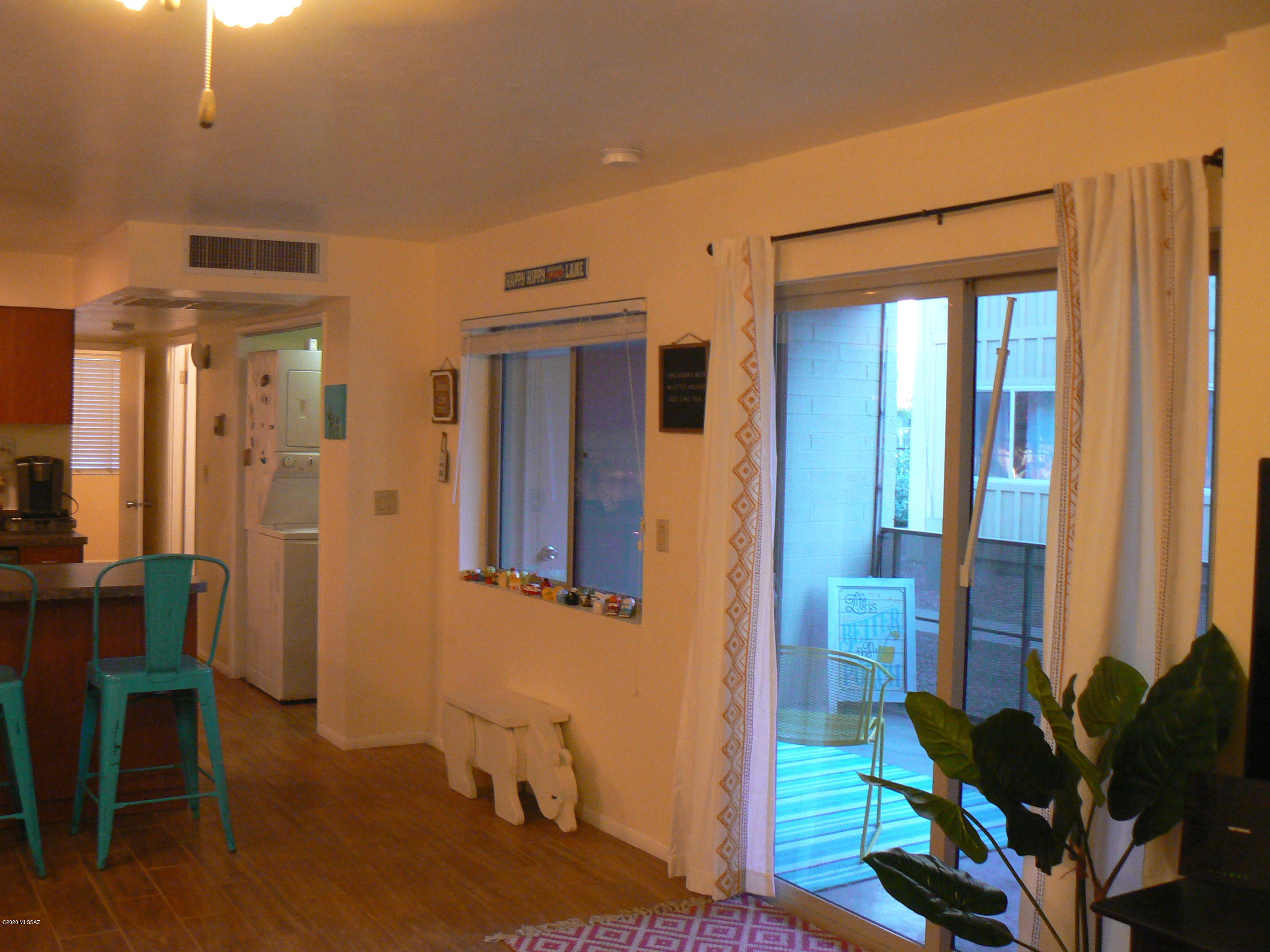 Royal Alvernon Condos. - Residential