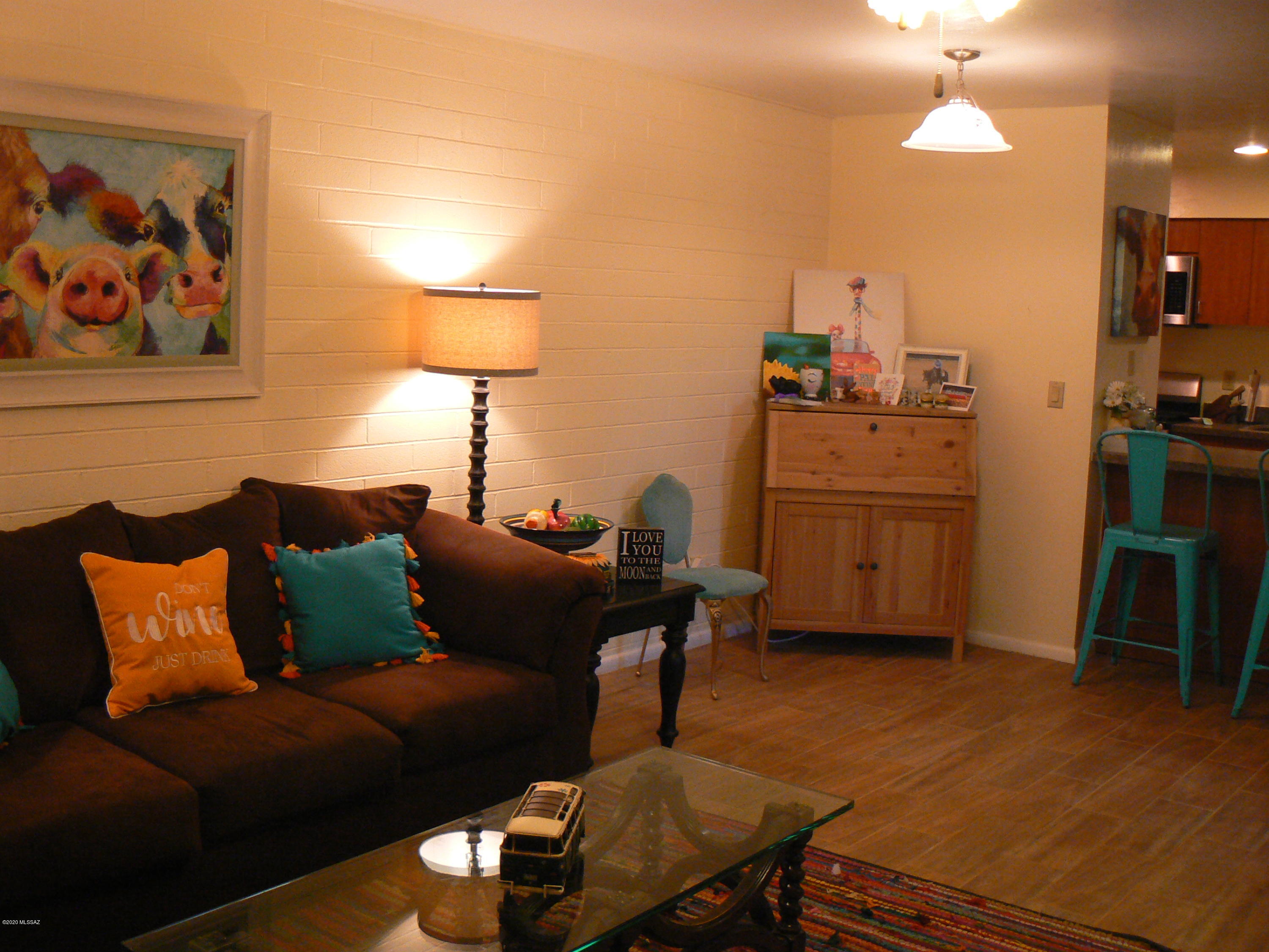 Royal Alvernon Condos. - Residential