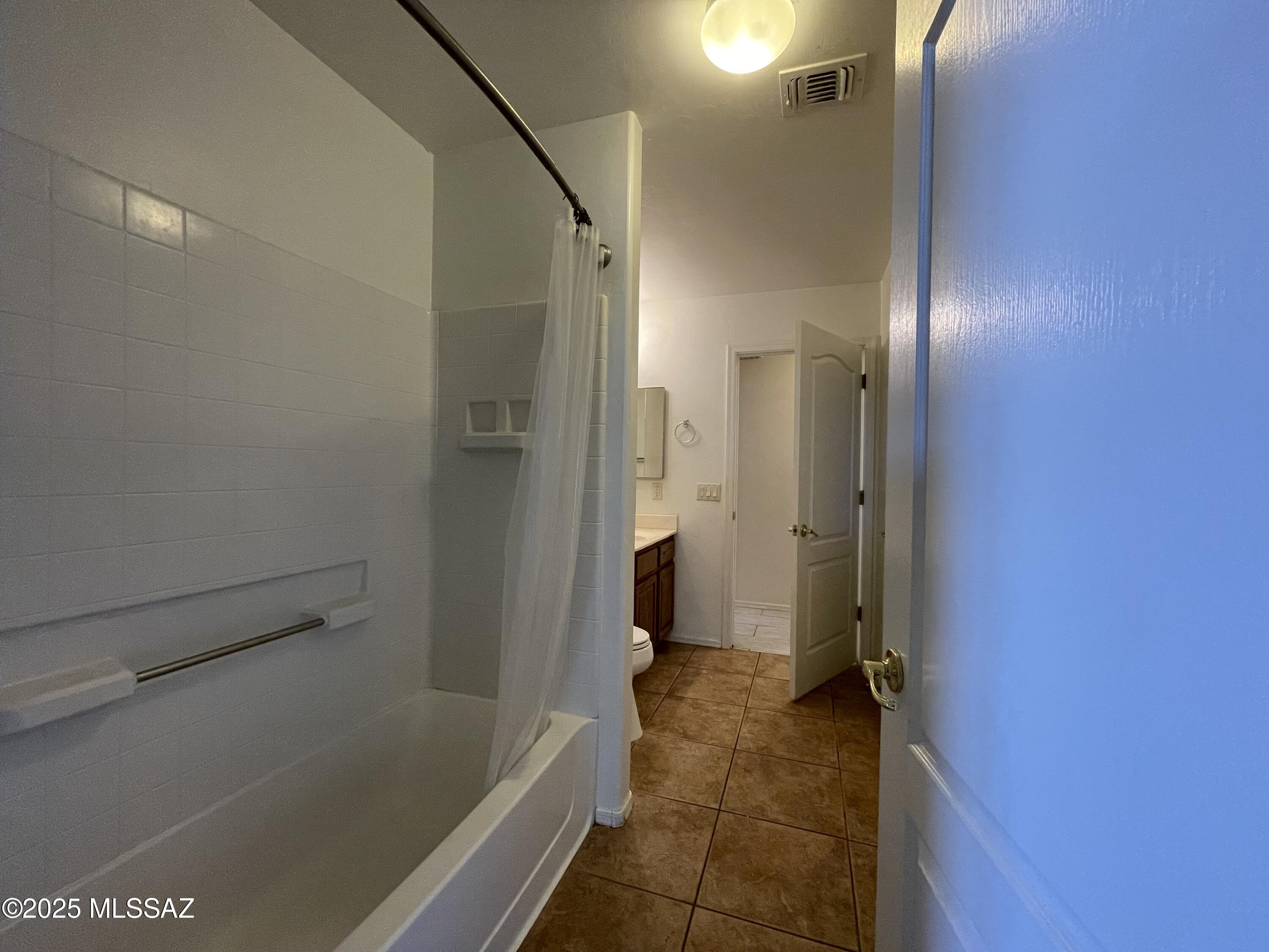 Rancho Del Lago (1-100) - Residential Lease