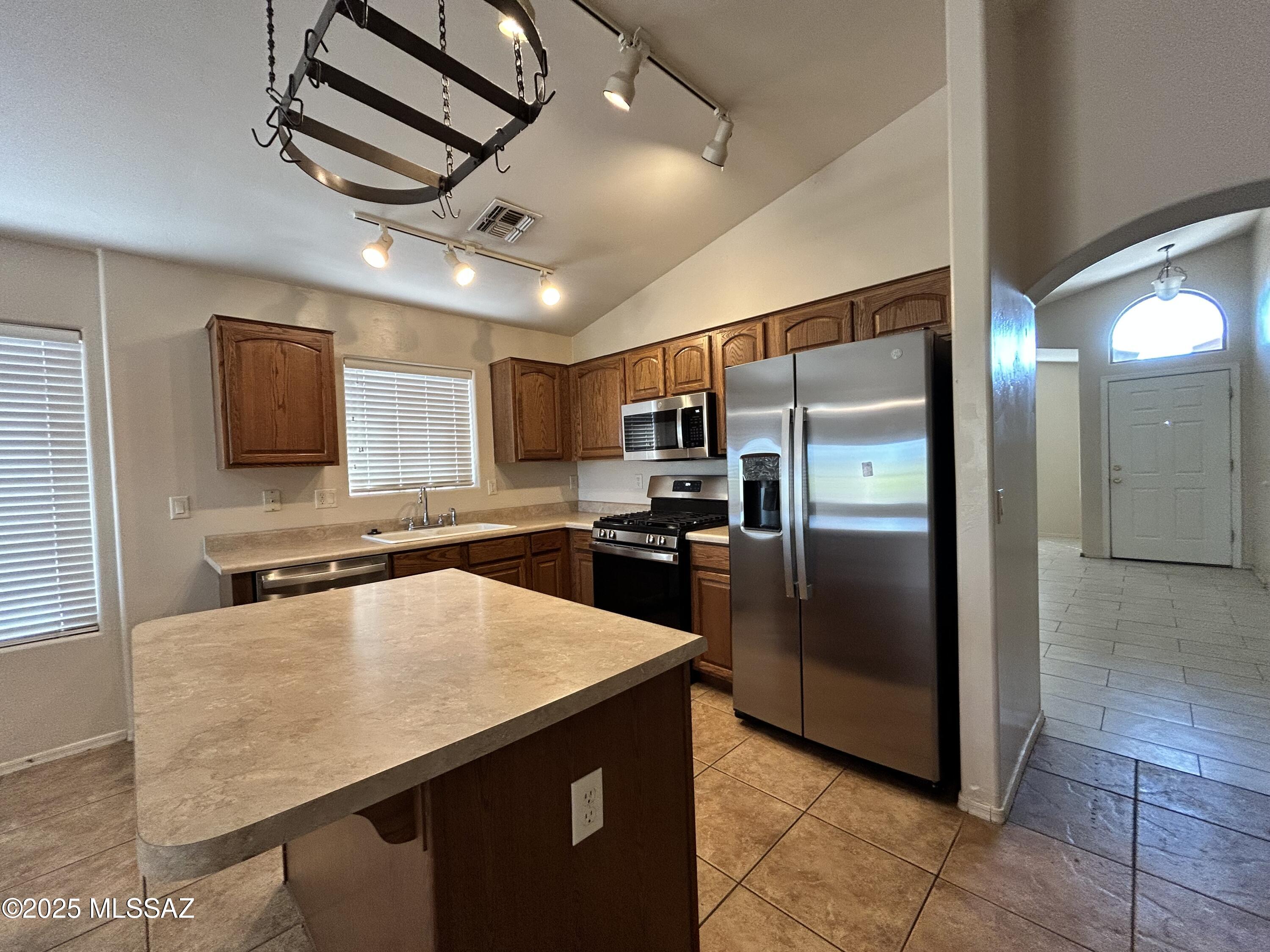 Rancho Del Lago (1-100) - Residential Lease
